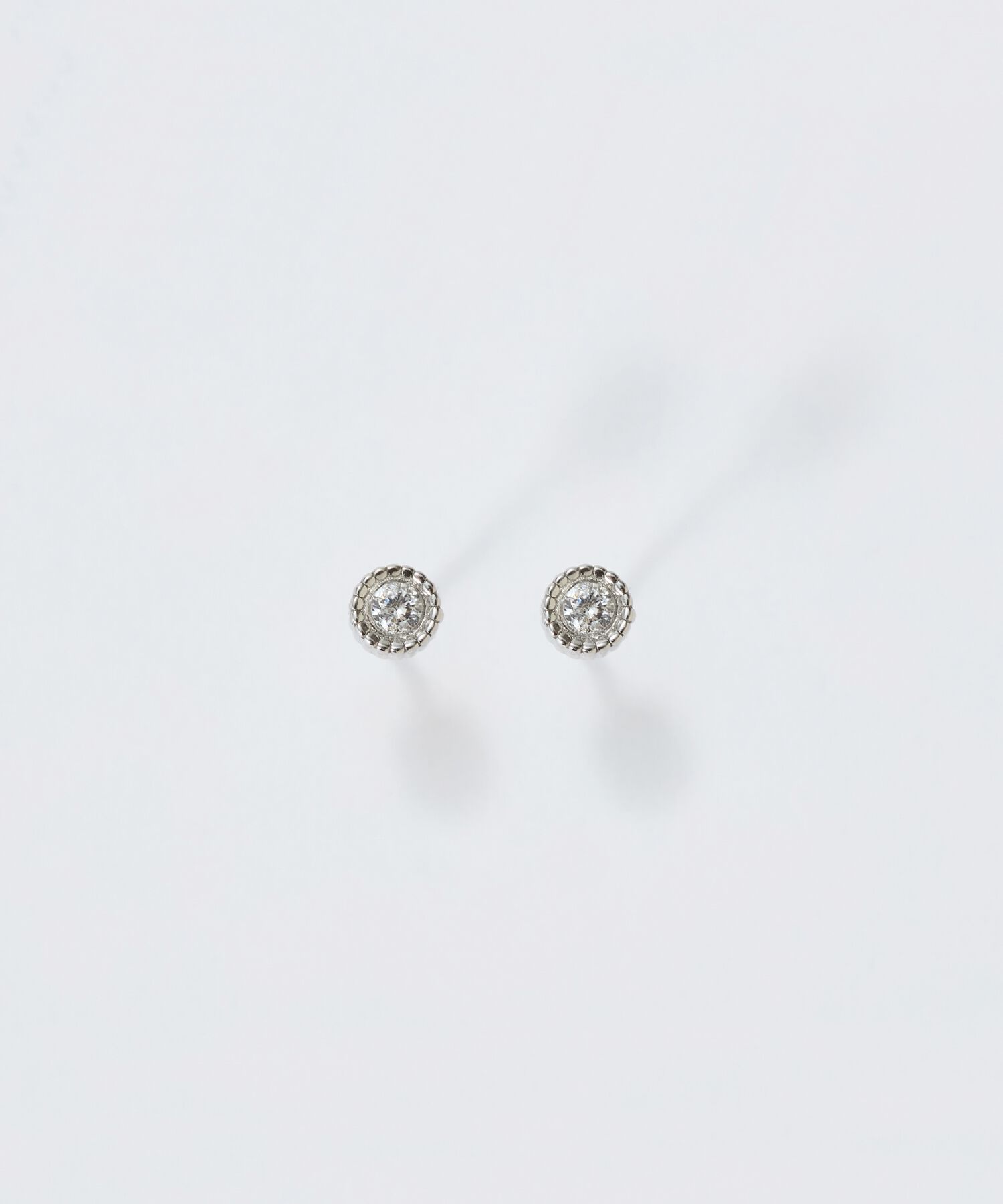 Phoebe「【金属アレルギー対応】プチシャイニングピアス　シルバー/サージカルステンレス」|ピアス|