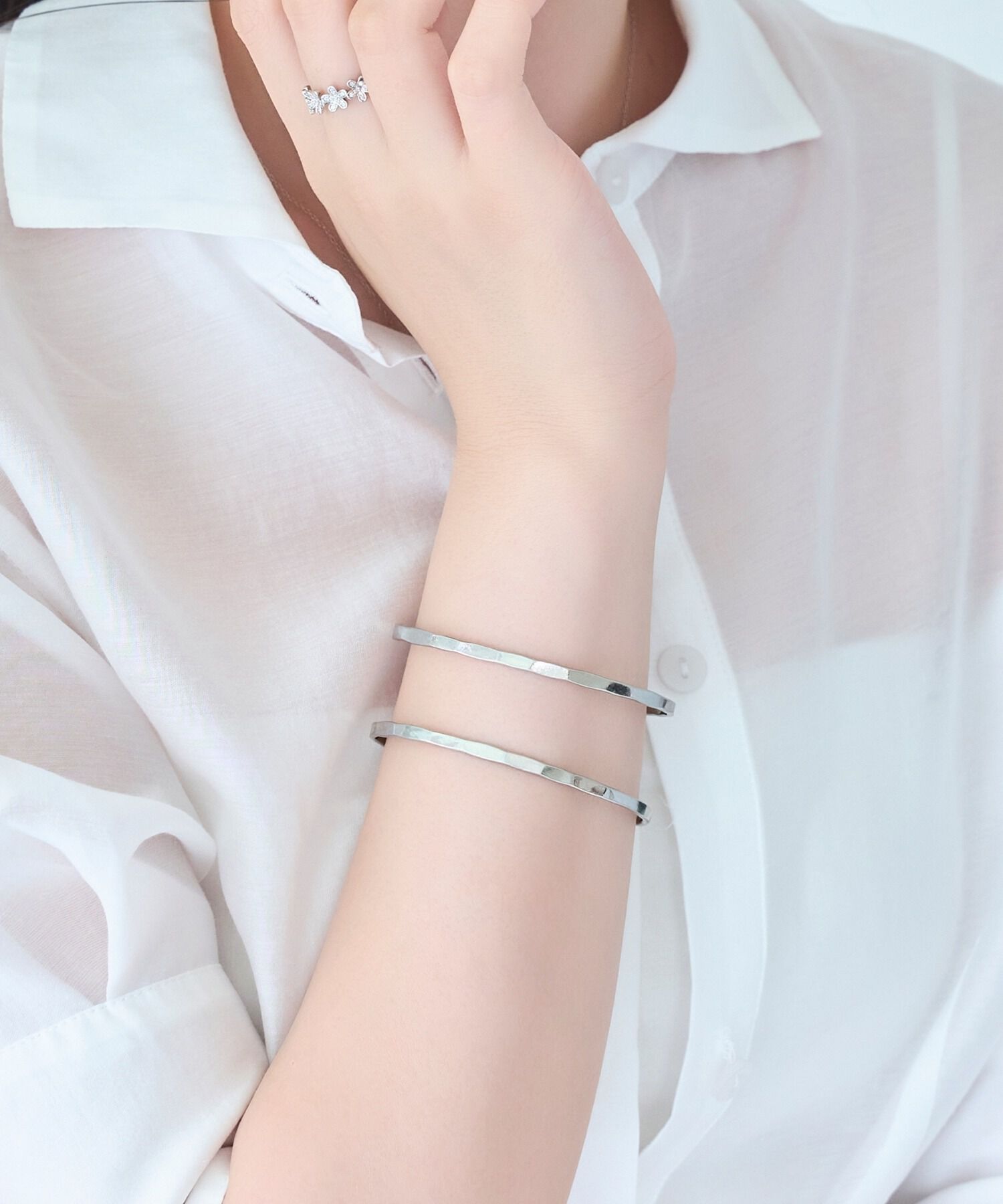 Phoebe「【金属アレルギー対応】2ラインテクスチャーワイドカフバングル　シルバー/ニッケルフリー」|ブレスレット・バングル|シルバー