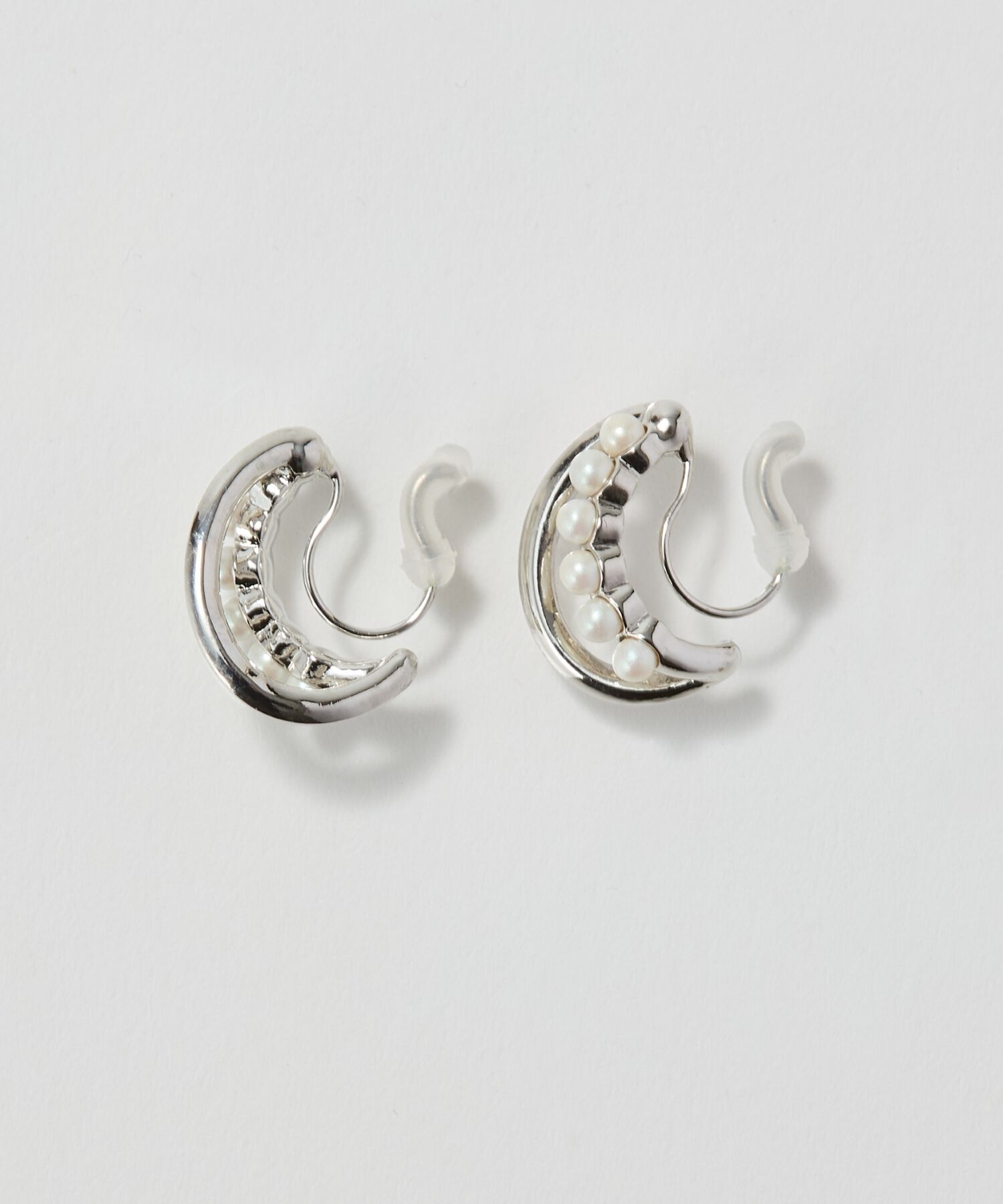 Phoebe「【痛くないシリーズ/アレルギー対応】プチパールダブルフープライトフィットイヤリング　シルバー」|イヤリング|