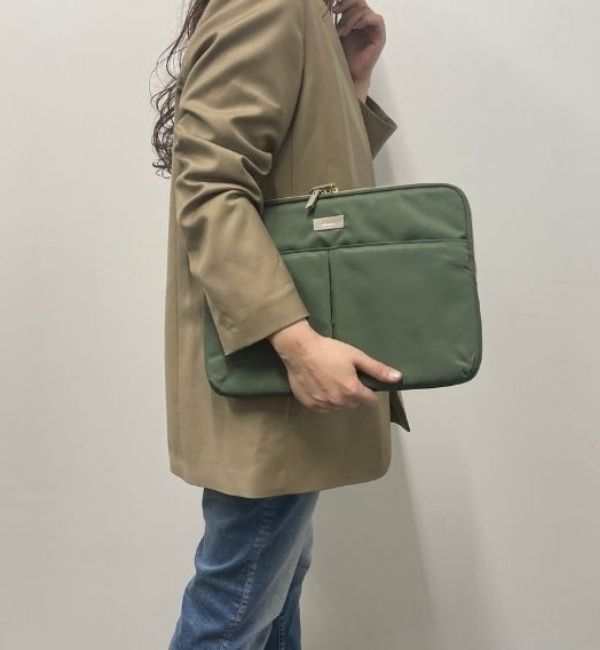 Velessera「キャリングケース・Ｍ／ウ゛ェレセラ」|モバイルケース|カーキ