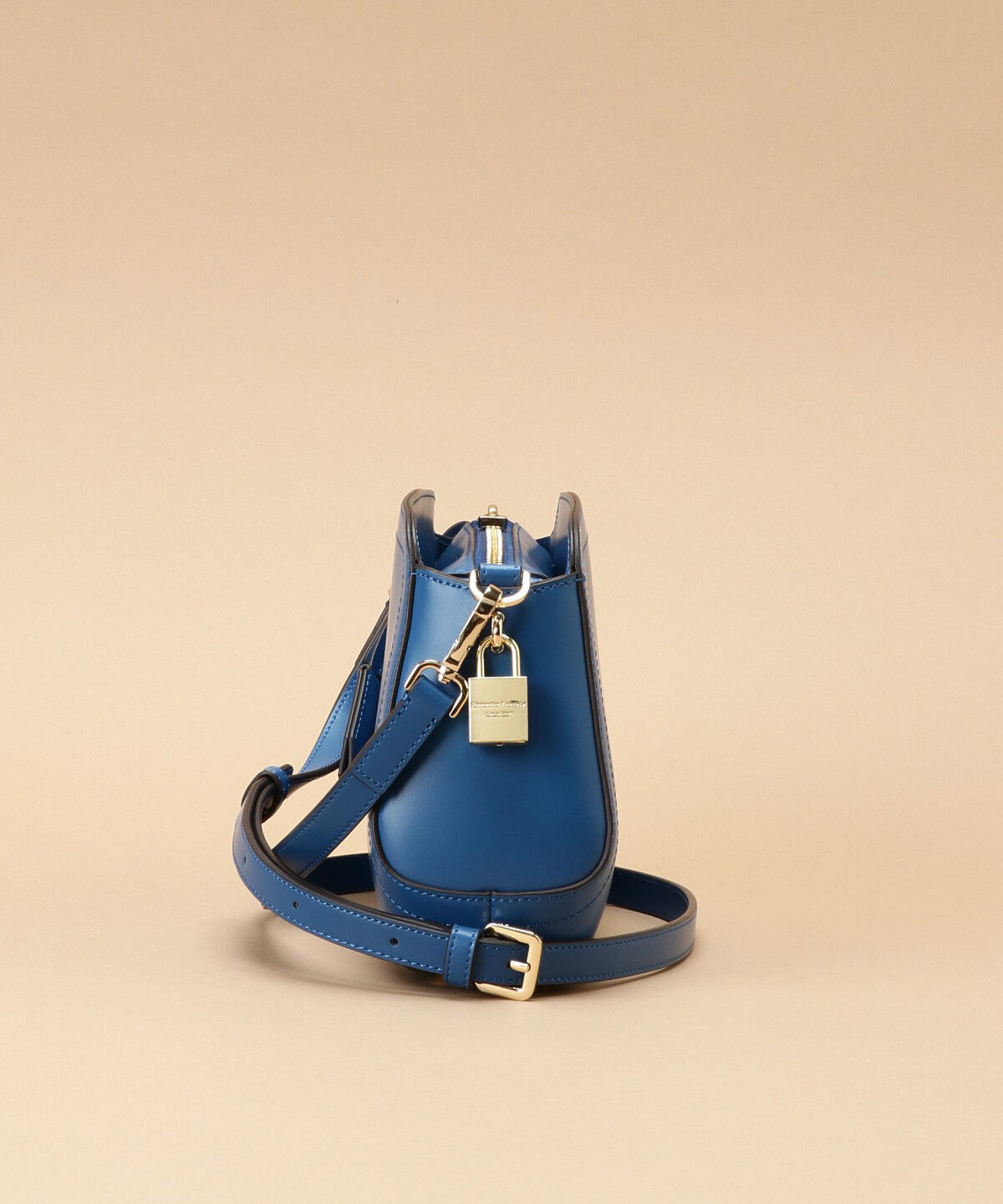 Samantha Thavasa「トラペズミニヨン ショルダーバッグ」|ショルダー・メッセンジャー|