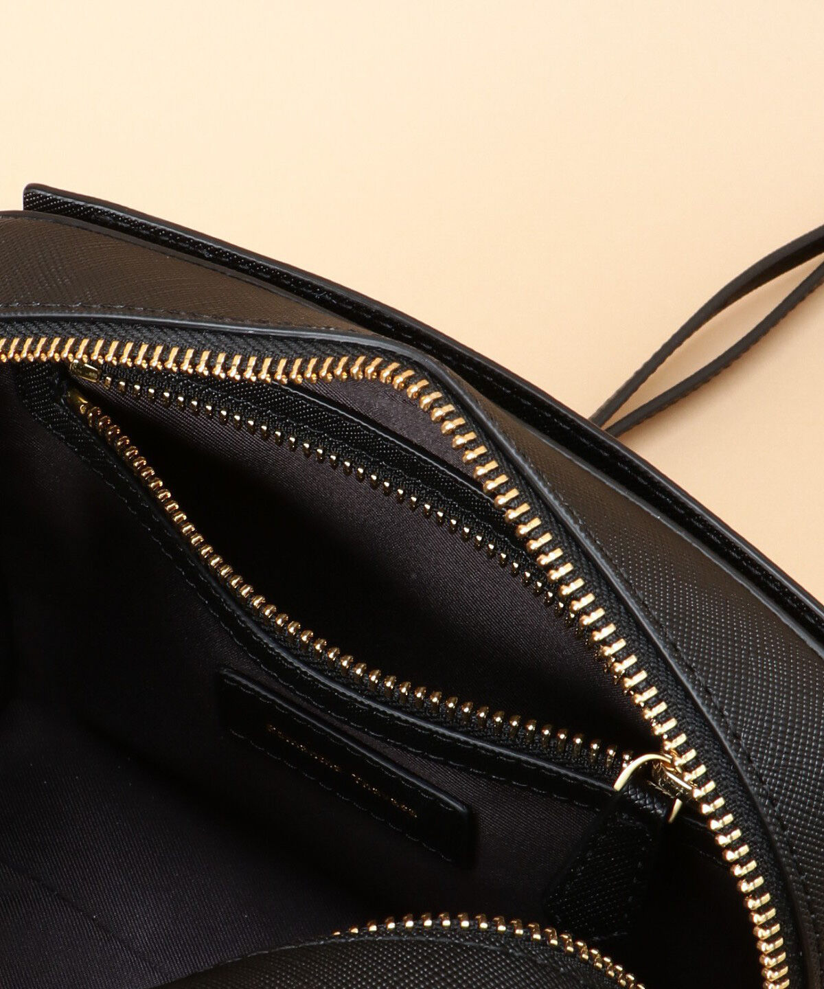 Samantha Thavasa「Pomme d'espoir ポムディスポワール ワンカラーショルダーバッグ」|ショルダー・メッセンジャー|