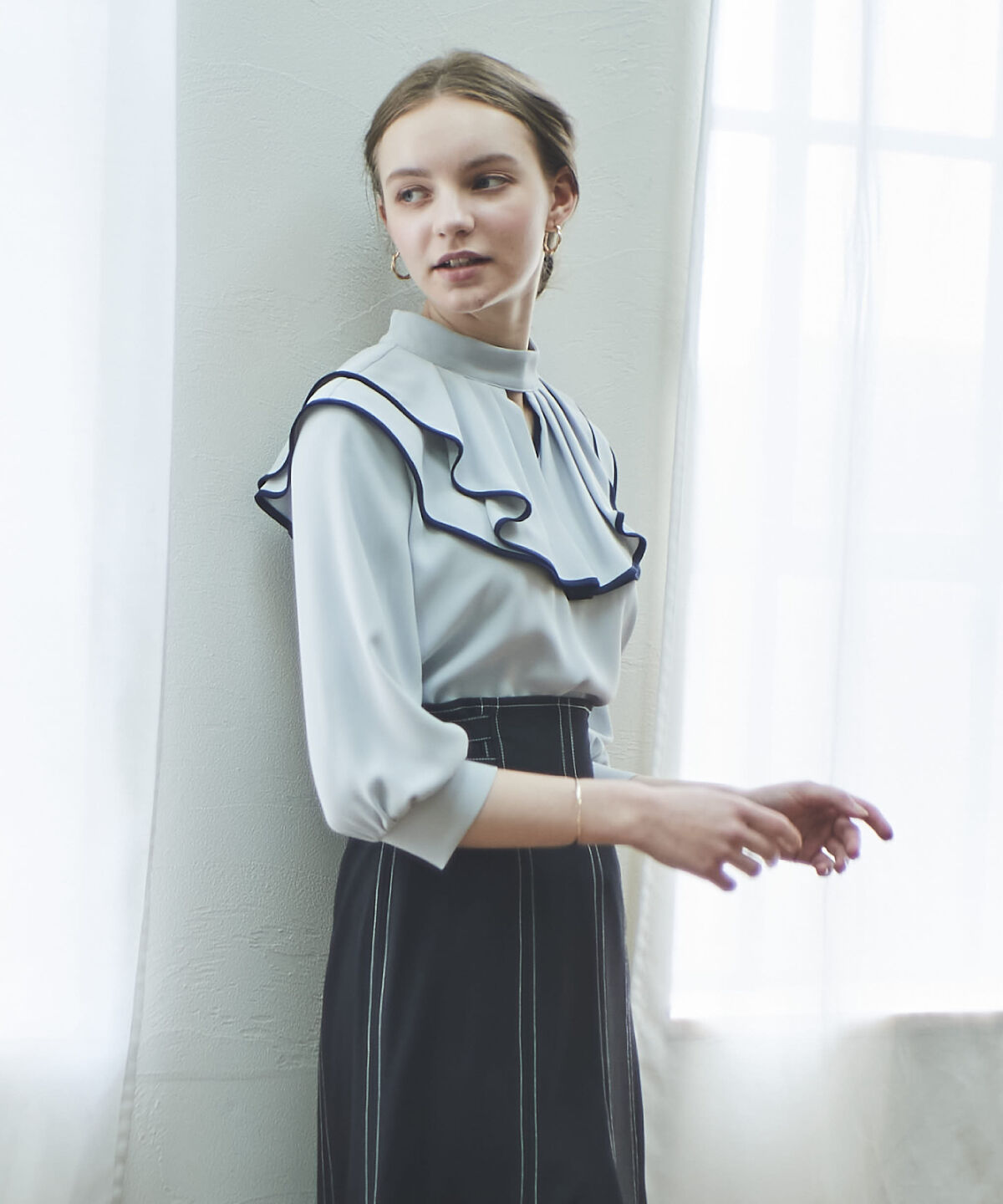 アンドクチュール「配色フリルケープブラウス」|シャツ・ブラウス|