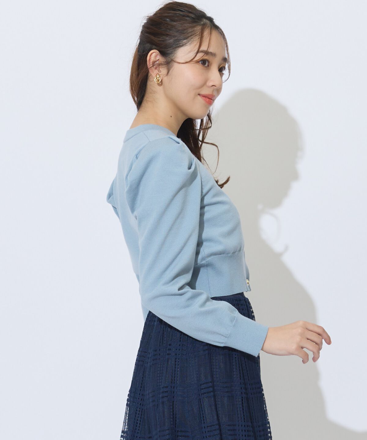 アンドクチュール「パワショルクルーネックカーディガン」|カーディガン|