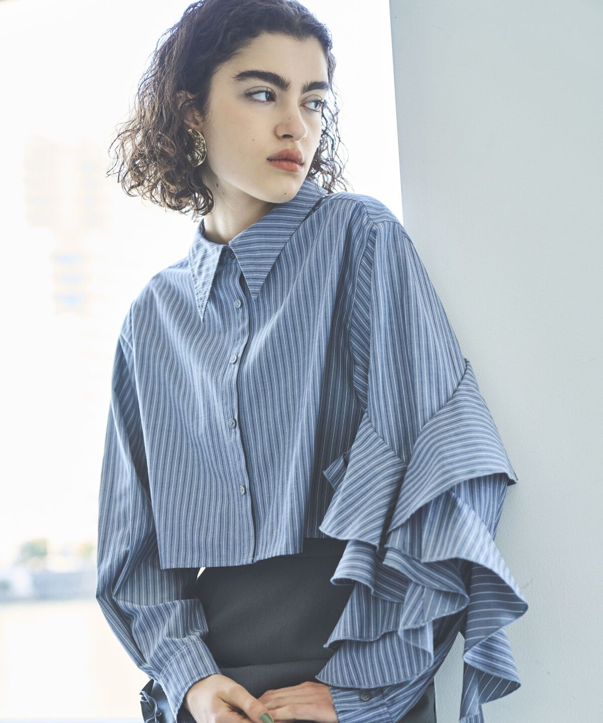 アンドクチュール「ストライプアシメフリルクロップドシャツ」|シャツ・ブラウス|