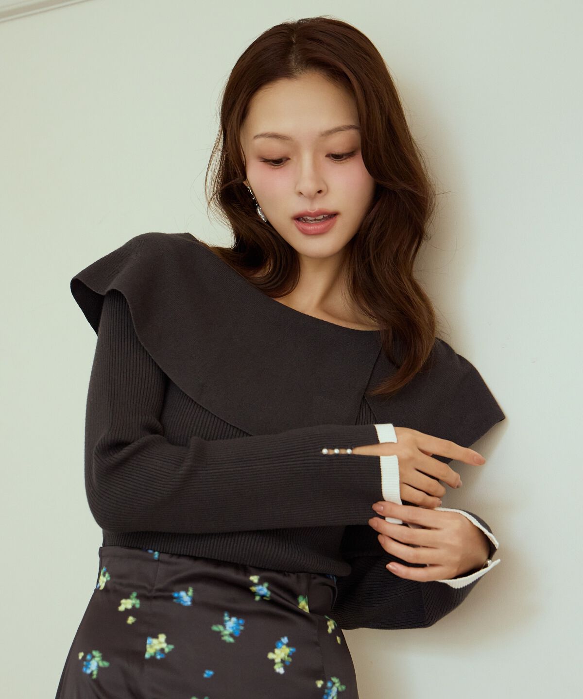 アンドクチュール「アシンメトリーカラーニットプルオーバー」|ニット・セーター|