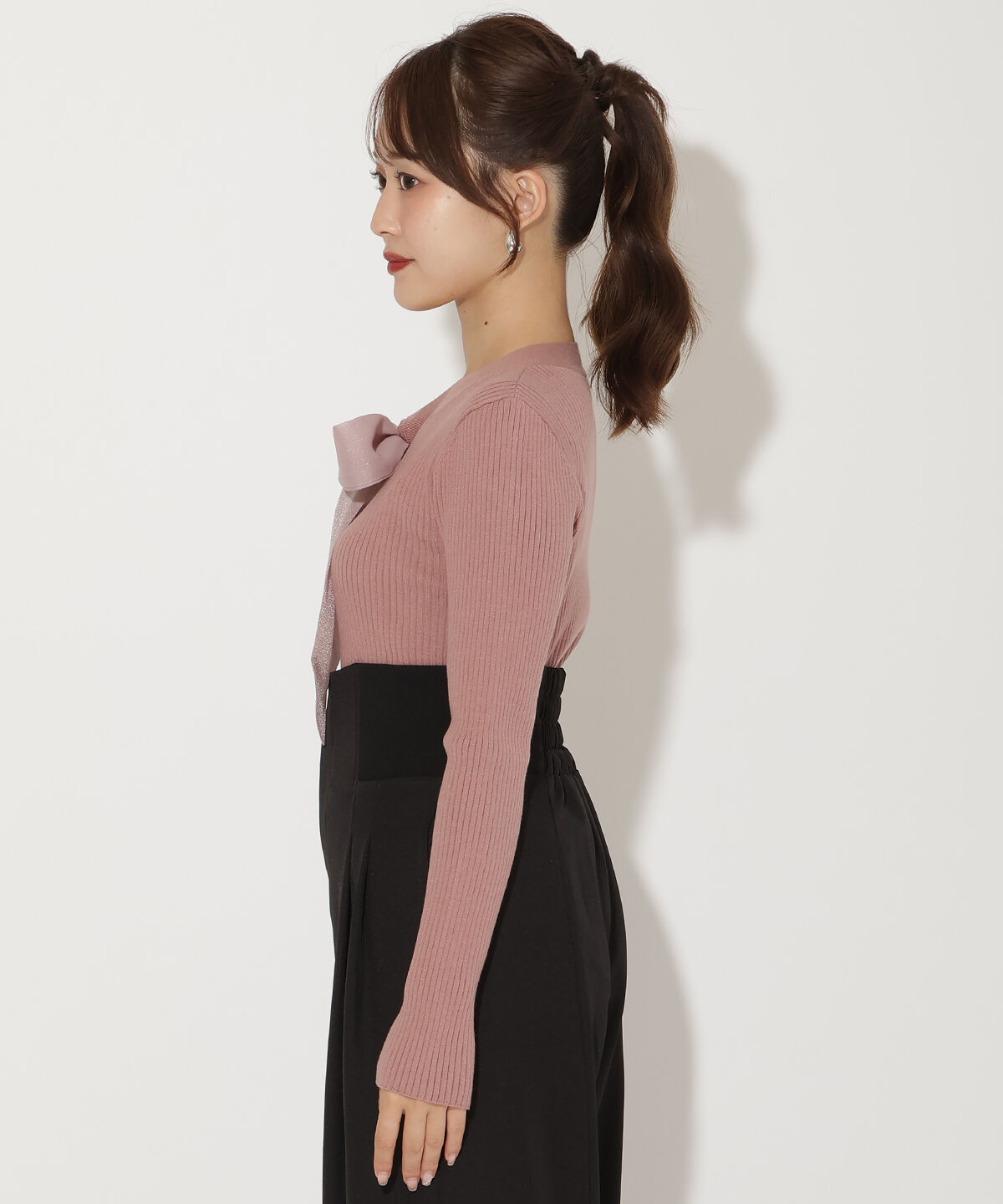 アンドクチュール「リボンボウタイ付きリブプルオーバー」|ニット・セーター|