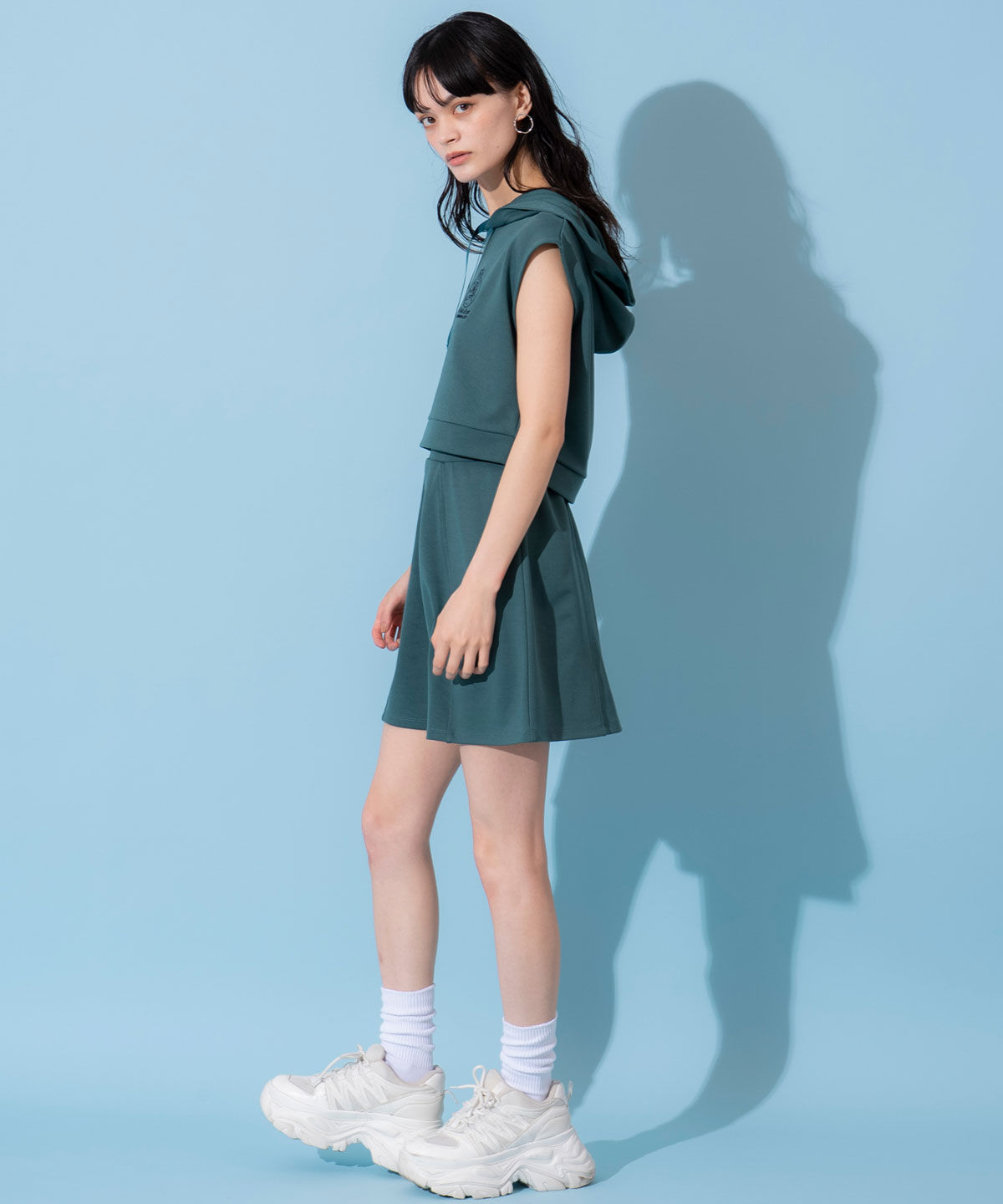 REDYAZEL「エンブレム刺繍フーディー&times;フレアスカートセットアップ」|ワンピース|