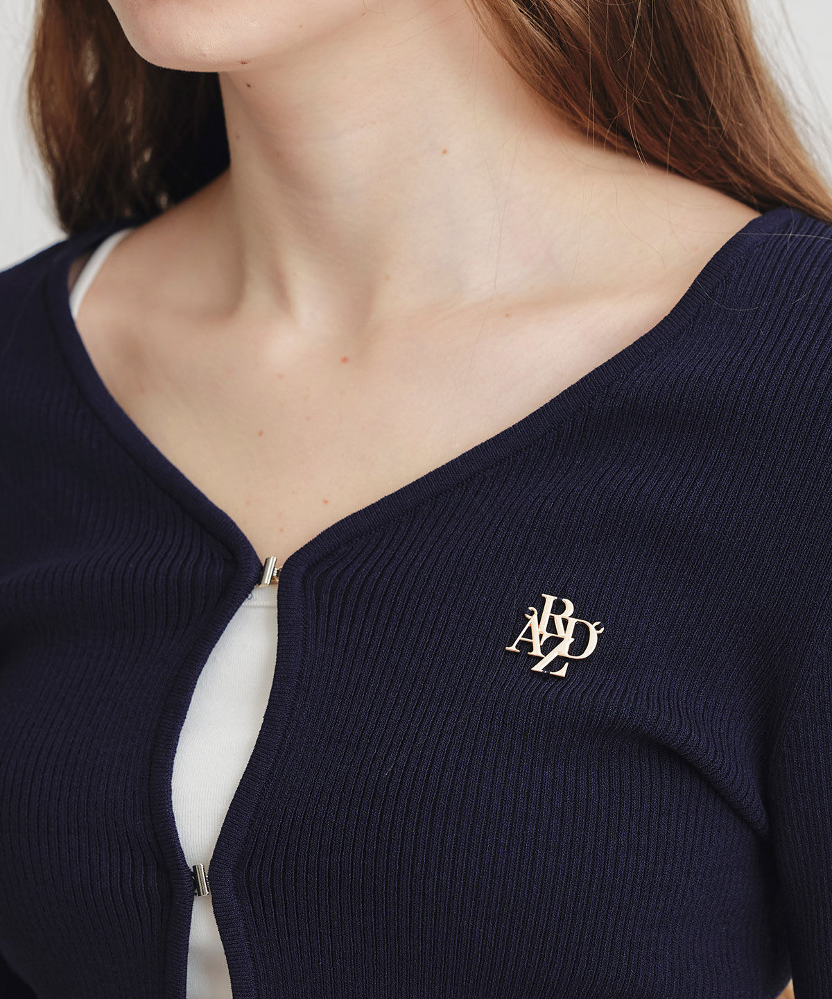 REDYAZEL「ロゴプレートリブニットカーディガン」|カーディガン|