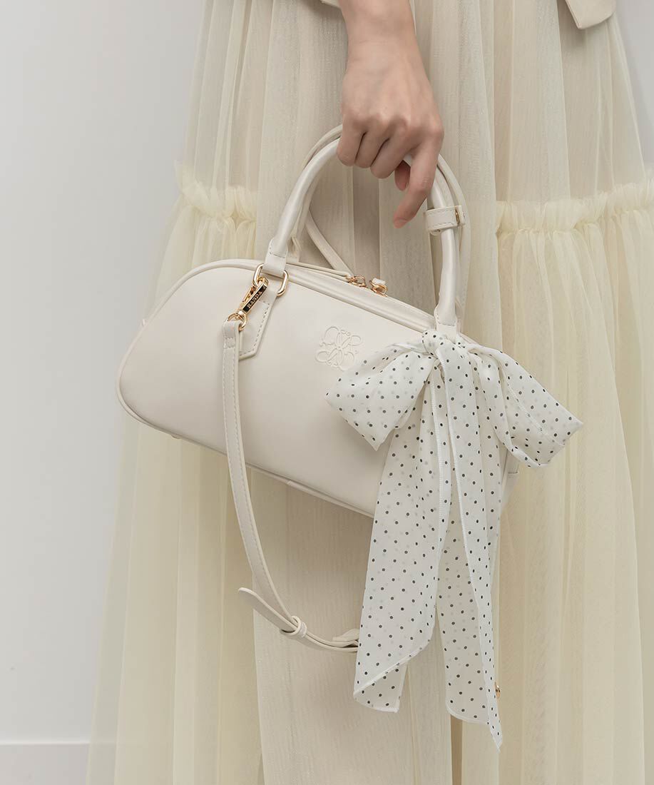  「2WAY スカーフ付きエンボスロゴボストンバッグ」|ハンドバッグ|