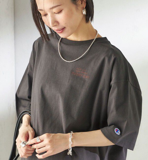 SHIPS for women「《予約》【一部WEB限定/ SHIPS別注】Champion: 5分袖 ロゴ プリント TEE」|Tシャツ・カットソー|ダークグレー