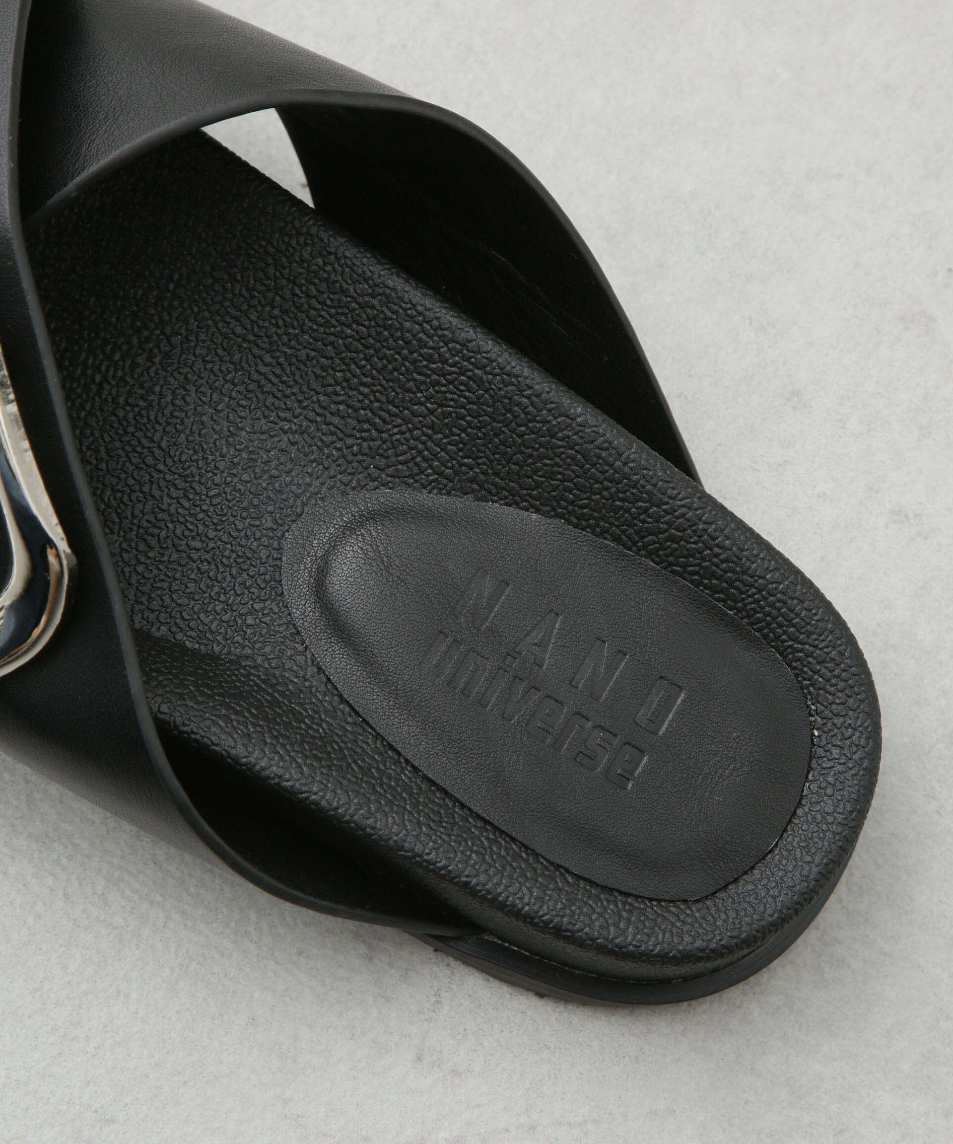 nano･universe「クロスバックルフラットサンダル」|サンダル|