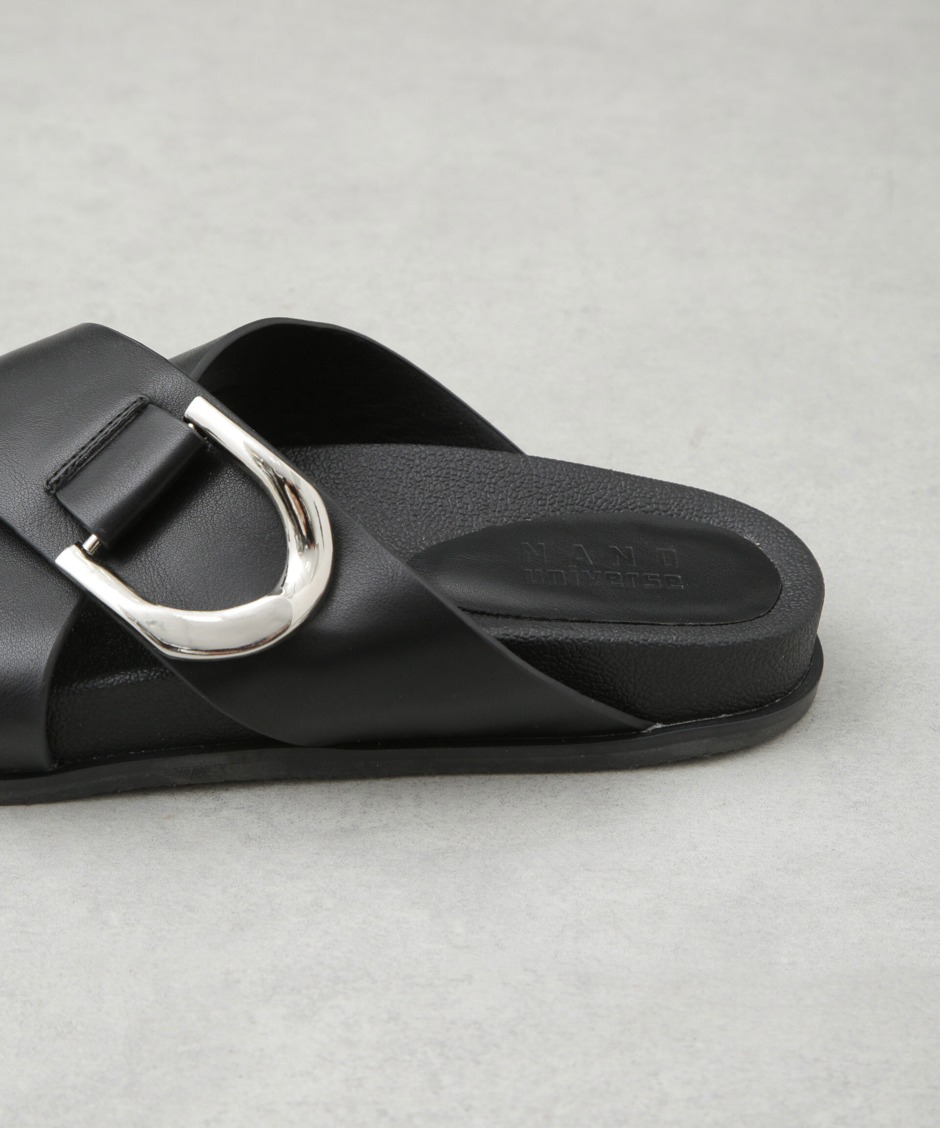 nano･universe「クロスバックルフラットサンダル」|サンダル|