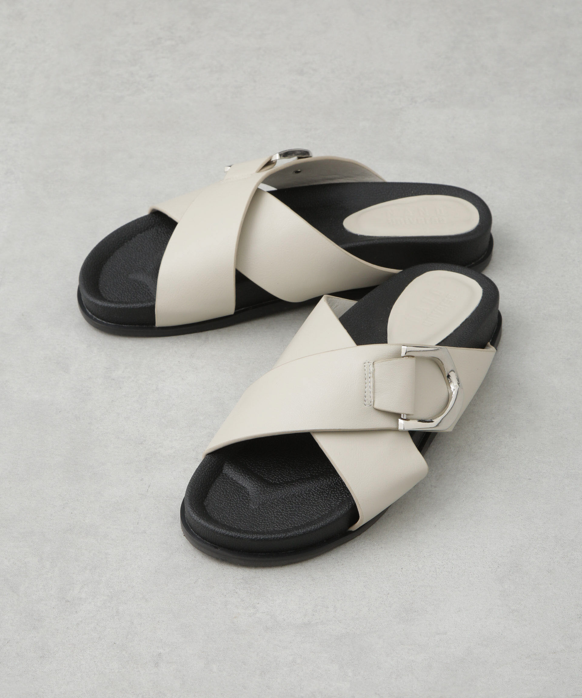 nano･universe「クロスバックルフラットサンダル」|サンダル|