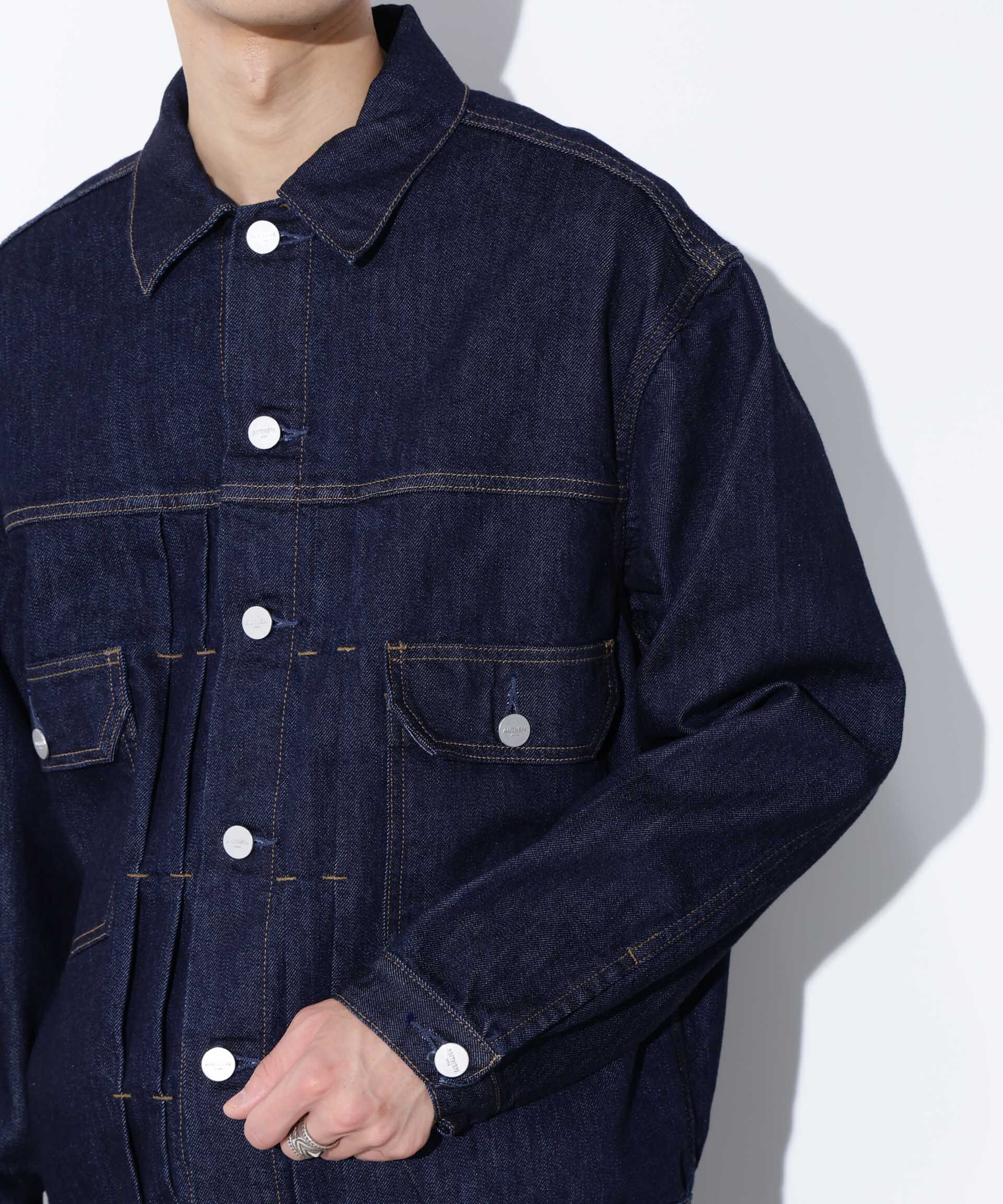 nano･universe「AUTHENコラボ SILKNIZED DENIM トラッカージャケット(セットアップ可)」|ブルゾン・スタジャン|