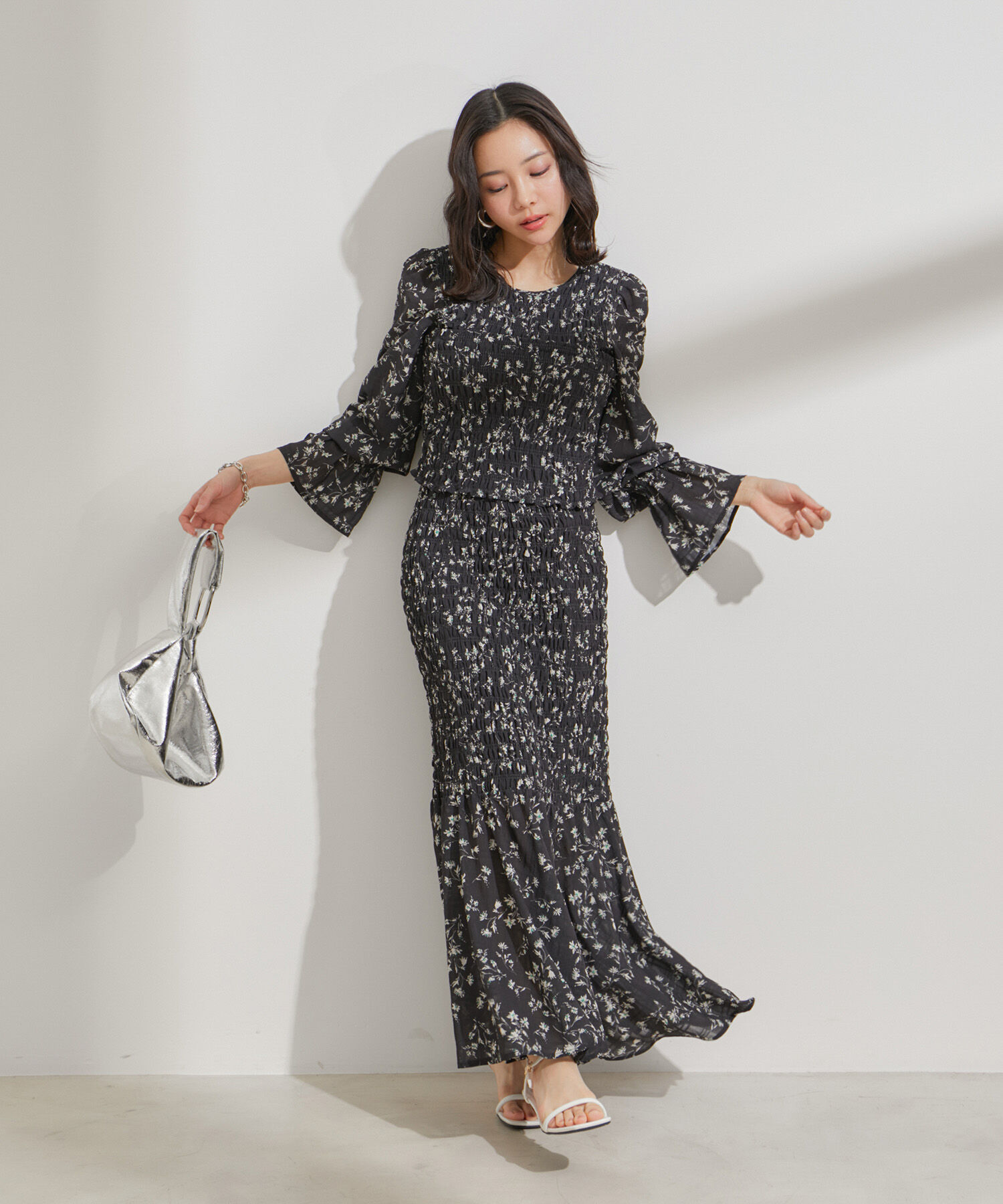 VIS「【セットアップ対応】花柄シャーリングブラウス」|シャツ・ブラウス|