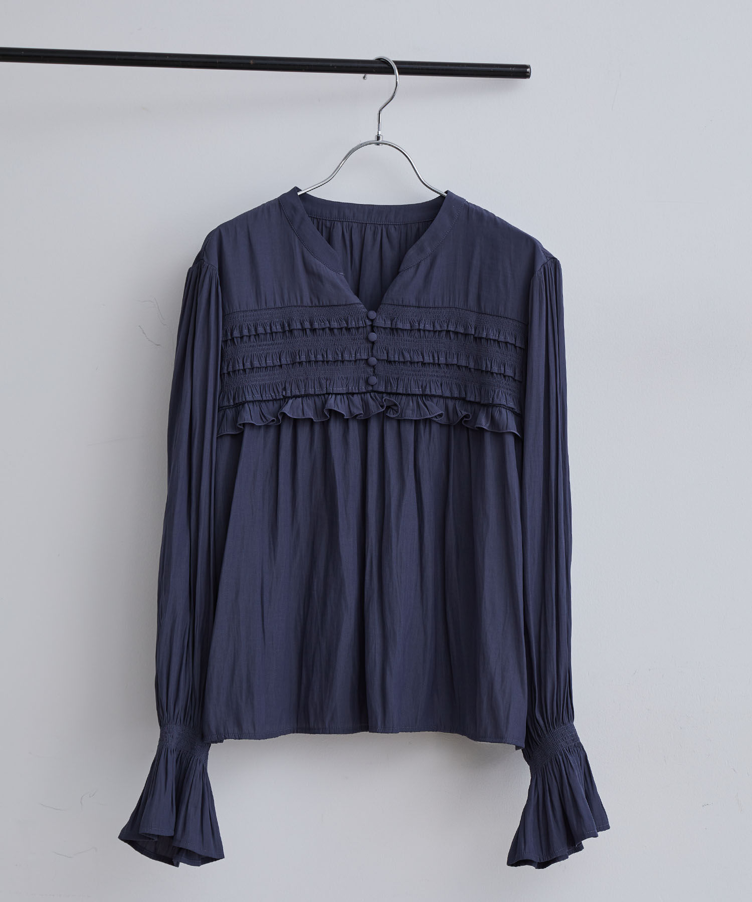 VIS「割繊シャーリングミニフリルブラウス/洗える」|シャツ・ブラウス|