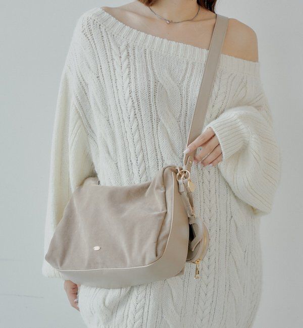  「ポーチチャーム付きスエードコンビボストンバッグ」|ボストンバッグ|