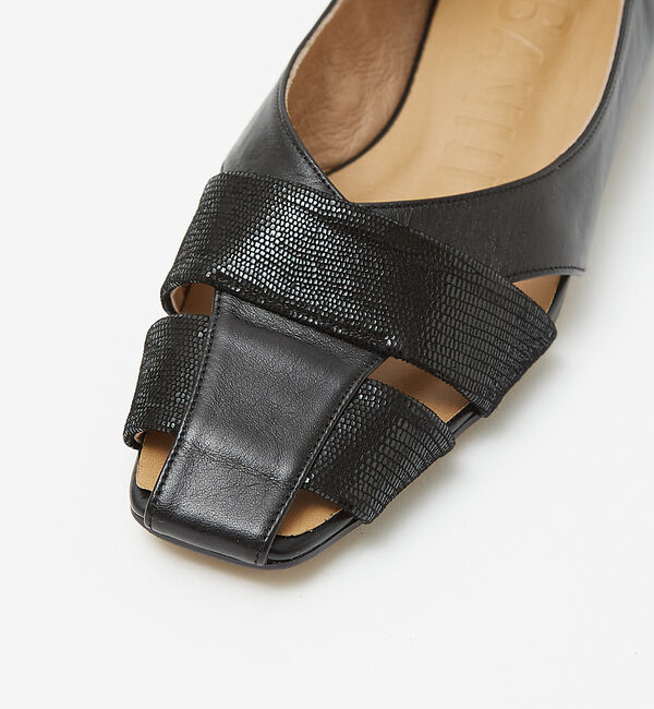 AU BANNISTER「グルカモチーフフラットパンプス」|パンプス|