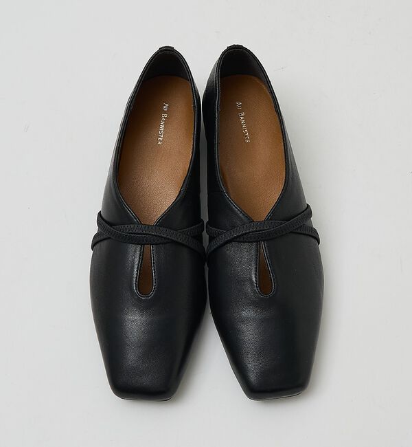 AU BANNISTER「【YouTuber紹介】ストラップソフトレザーフラットパンプス」|その他|ブラック