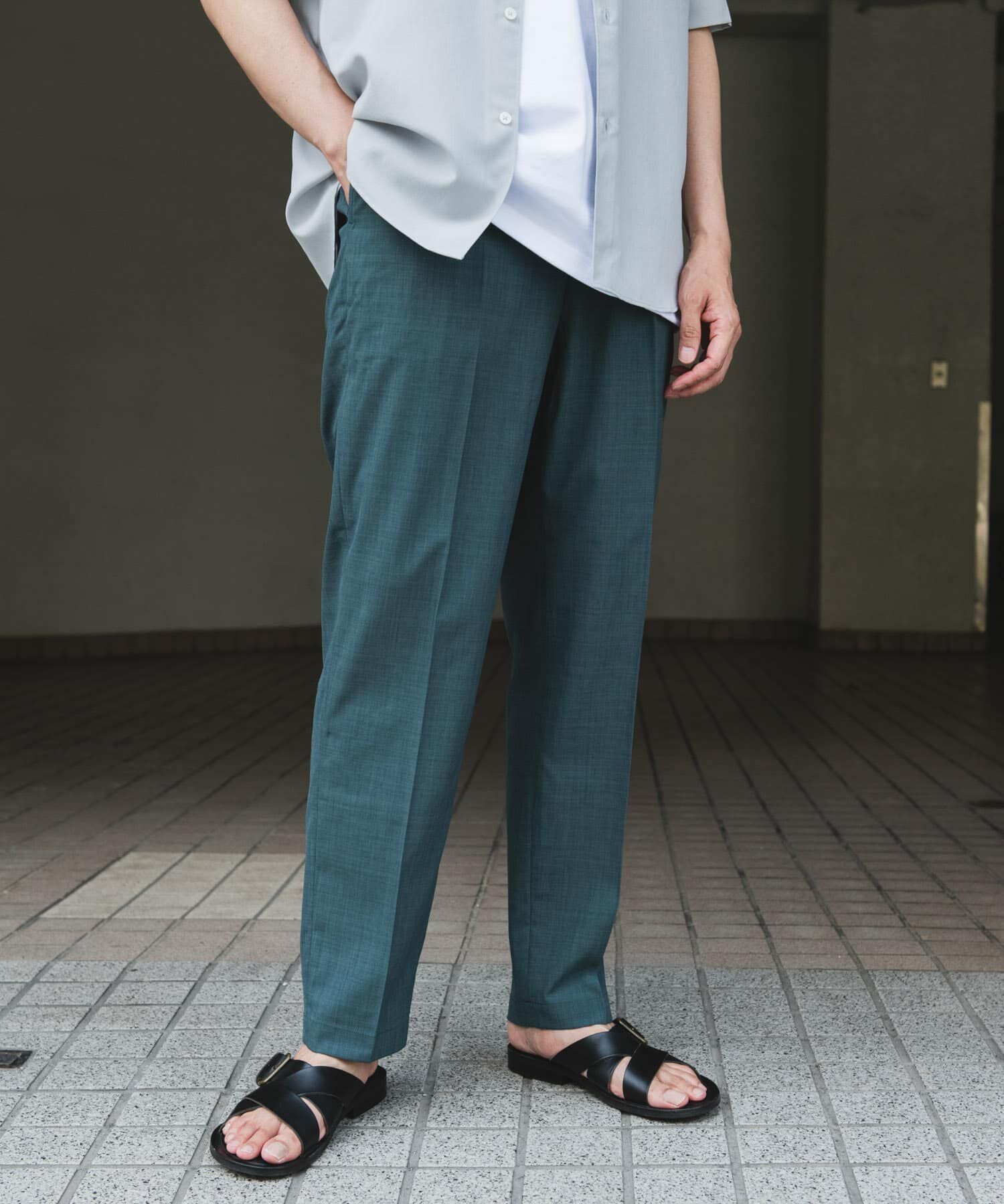 URBAN RESEARCH DOORS「『UR TECH DRYLUXE』『イージーケア/速乾/UVカット』テーパードパンツ」|その他|グリーン