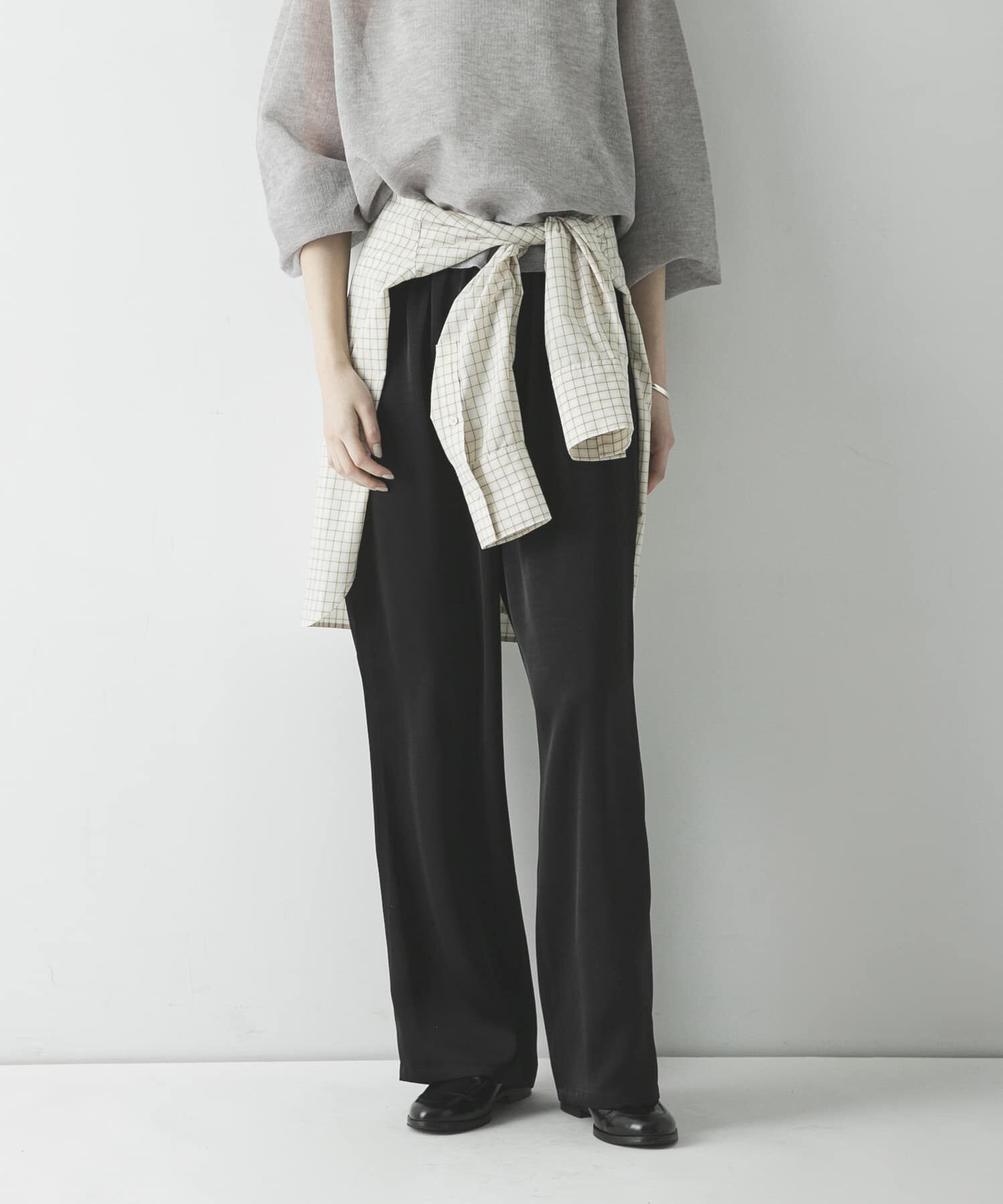 URBAN RESEARCH「サテンイージーセミフレアパンツ」|その他|ブラック