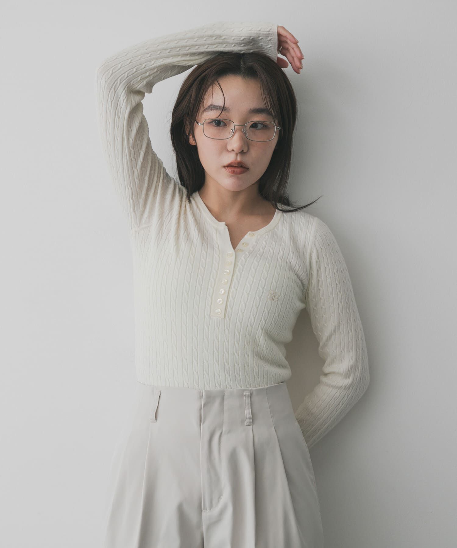 SENSE OF PLACE by URBAN RESEARCH「『洗濯可』シシュウヘンリーネックミニケーブルセーター」|ニット・セーター|アイボリー