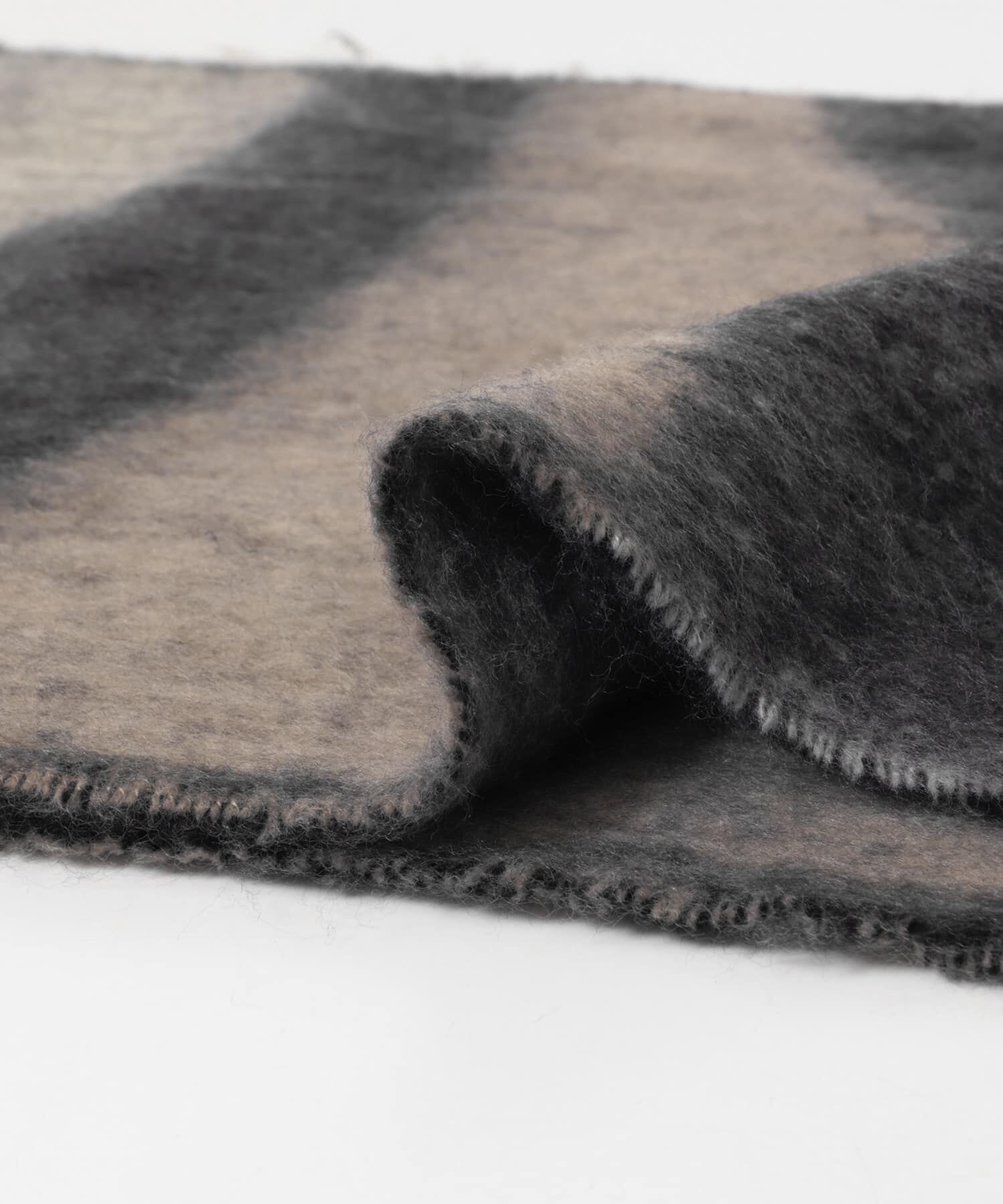 SENSE OF PLACE by URBAN RESEARCH「パターンボリューム大判マフラー」|マフラー|