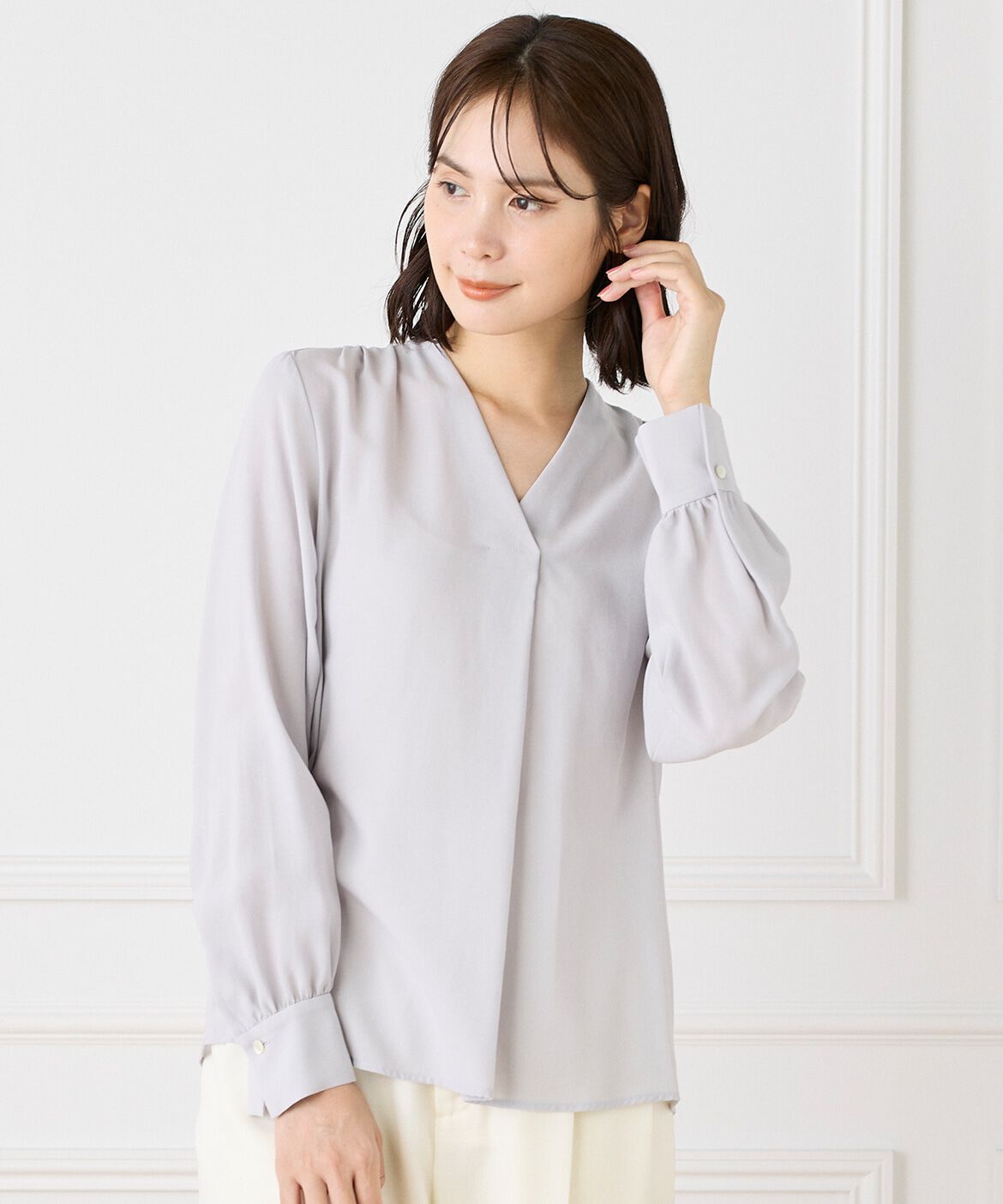 INED「Vネックブラウス」|シャツ・ブラウス|グレー1