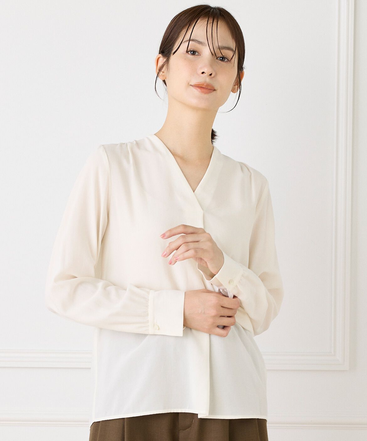INED「Vネックブラウス」|シャツ・ブラウス|ホワイト