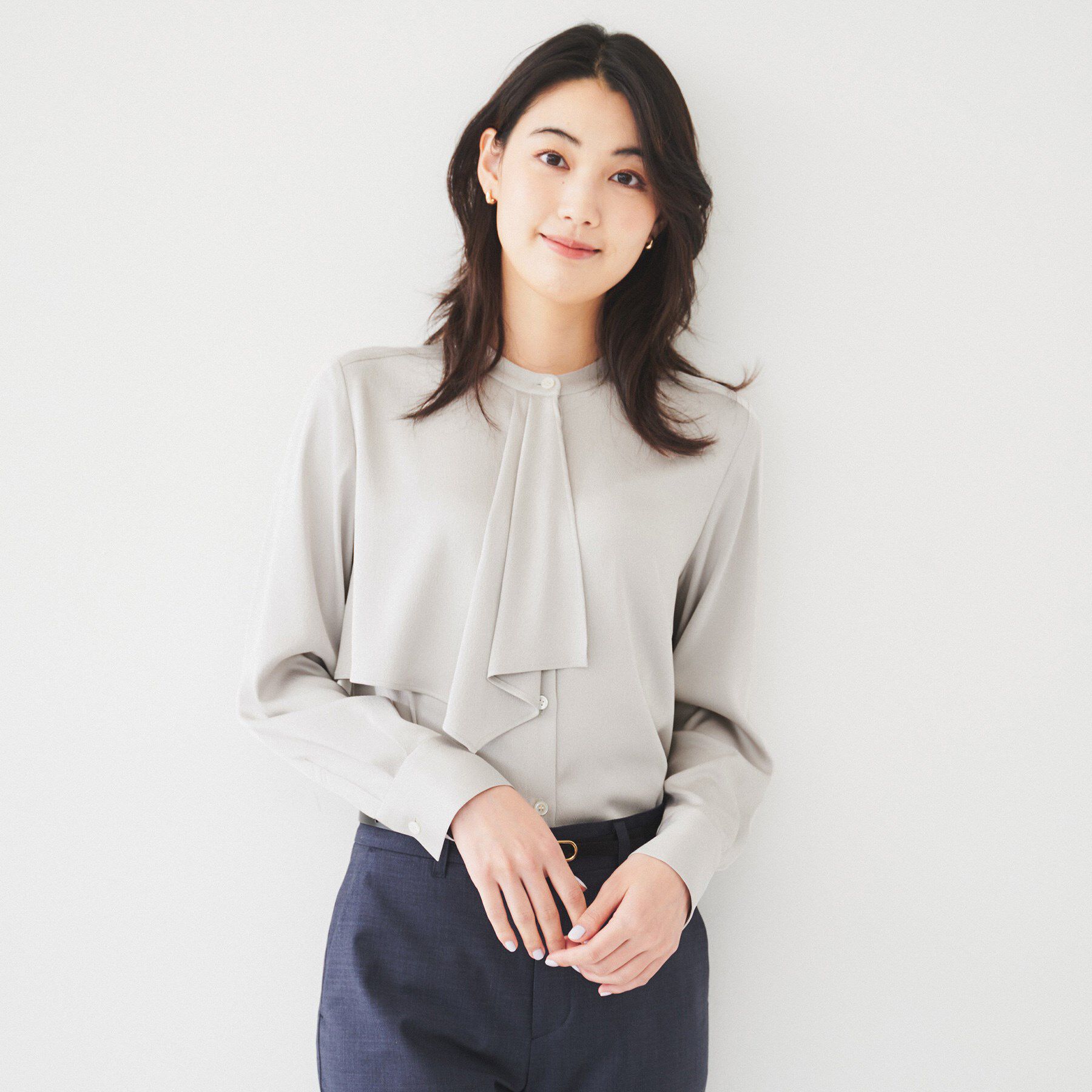 UNTITLED「【通勤】サテン ラッフル風ブラウス」|シャツ・ブラウス|ライトグレー(010