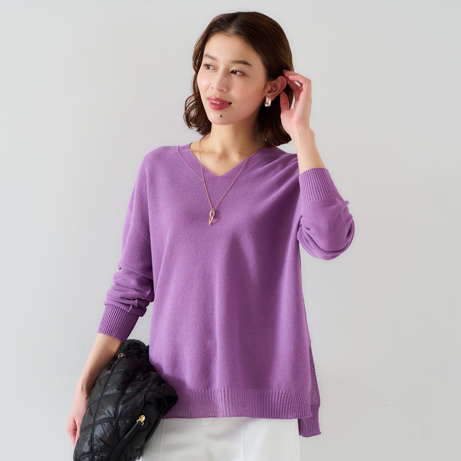 UNTITLED「【体型カバー/清涼感】サイドスリット Vネックニット」|ニット・セーター|