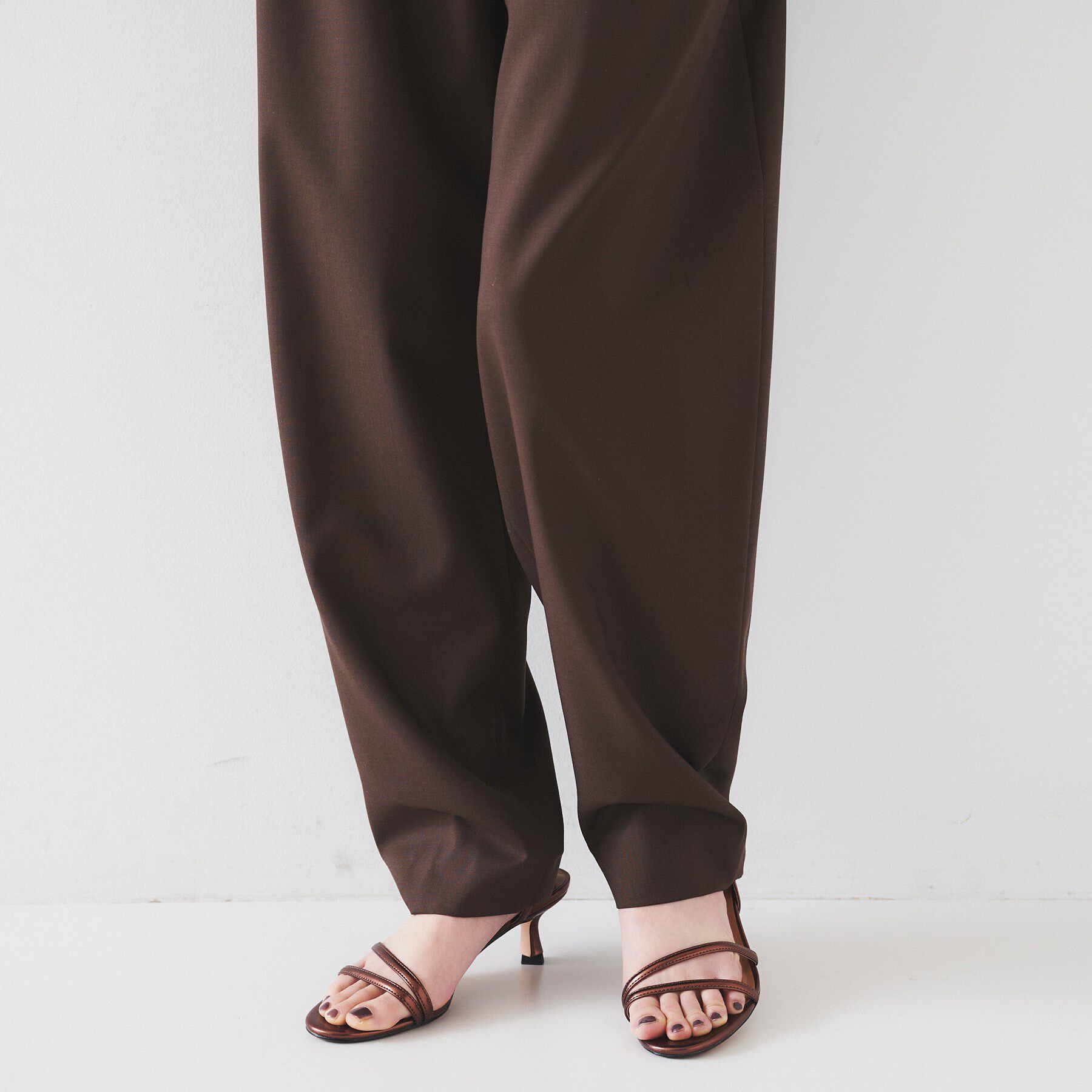 UNTITLED「【オンオフ使える/セットアップ可能】トロピカルウール カーブテーパードパンツ」|その他|