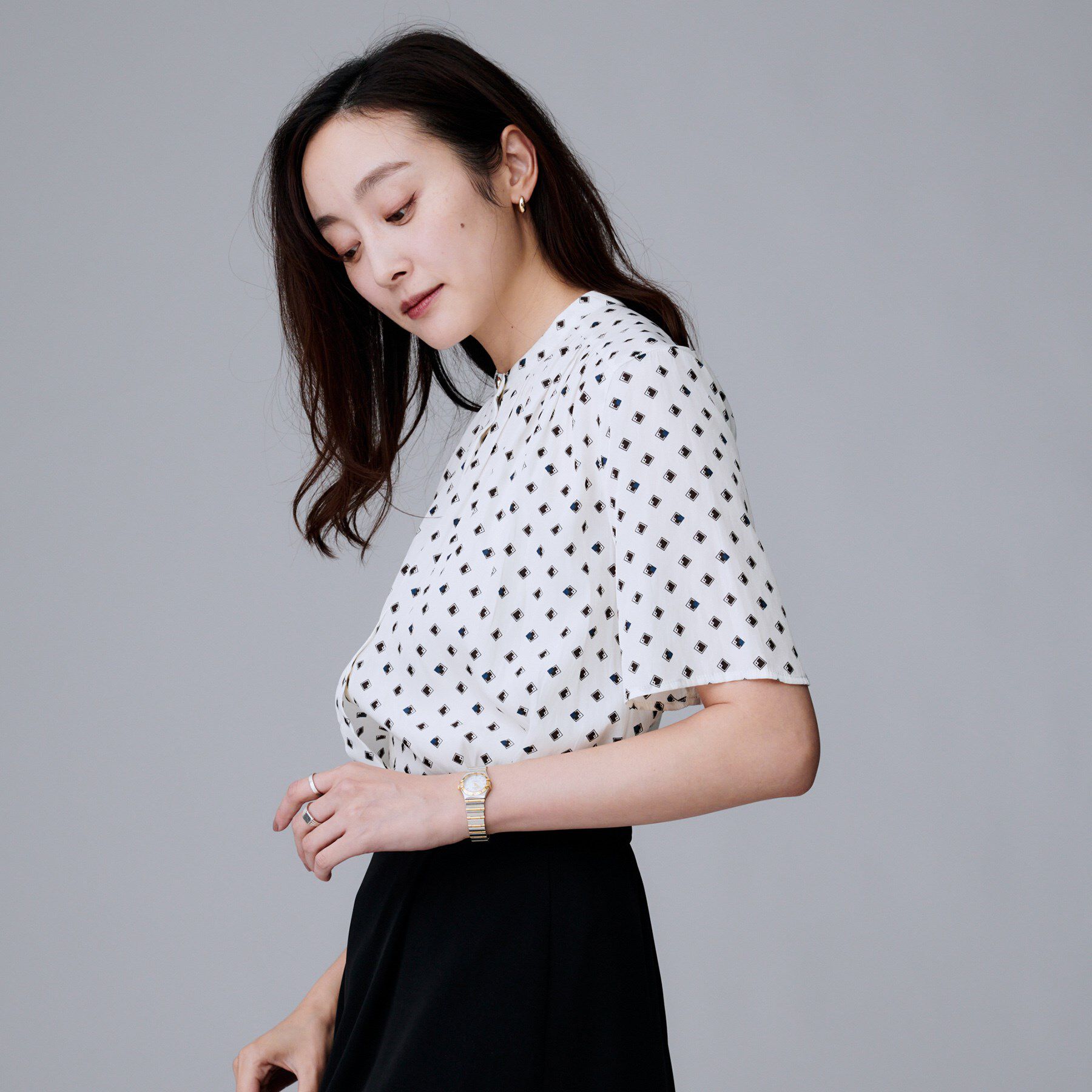 UNTITLED「【セットアップ可/リラクシー/通勤】スクエアジオメ柄ブラウス」|シャツ・ブラウス|