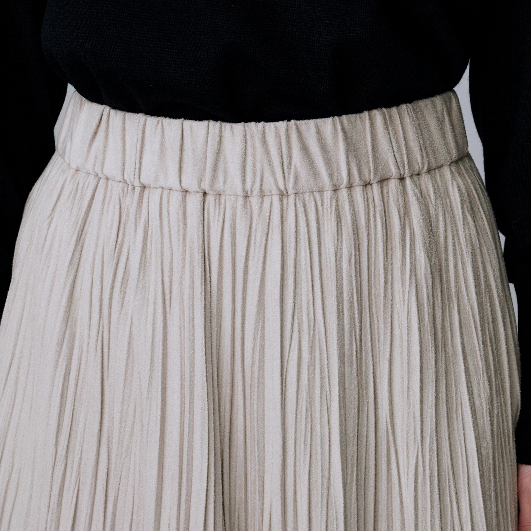 UNTITLED「【シワ知らず/ウエストゴム】スエード風プリーツスカート」|スカート|