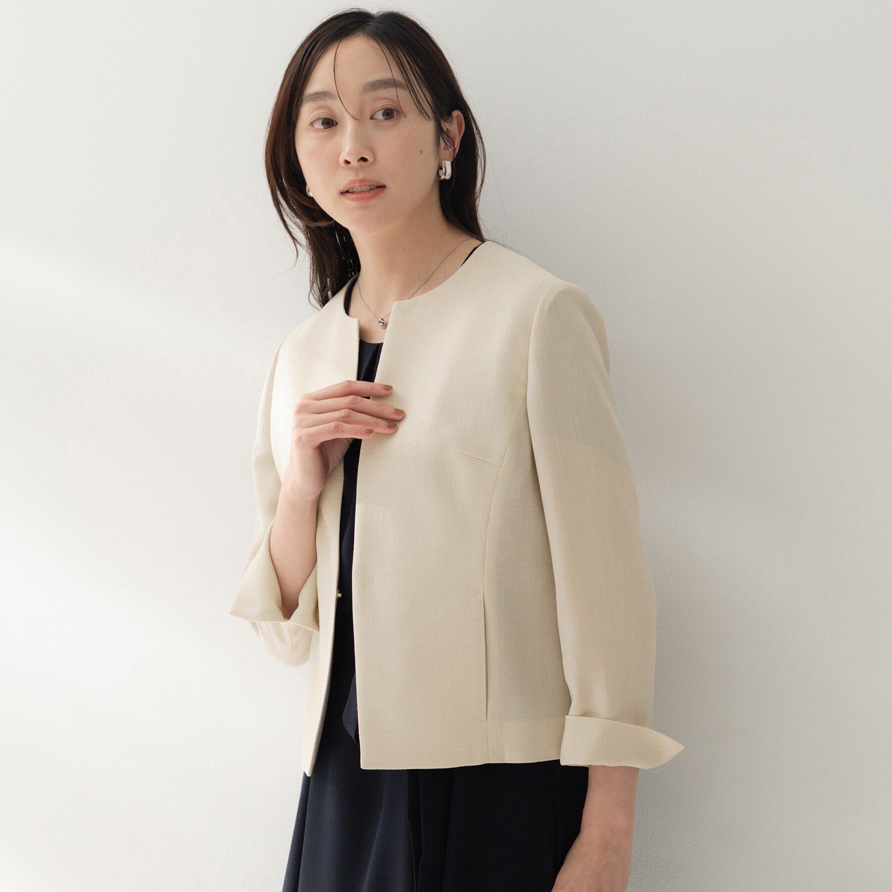 UNTITLED「ミニマルシルエットジャケット」|ノーカラージャケット|グレージュ(050)
