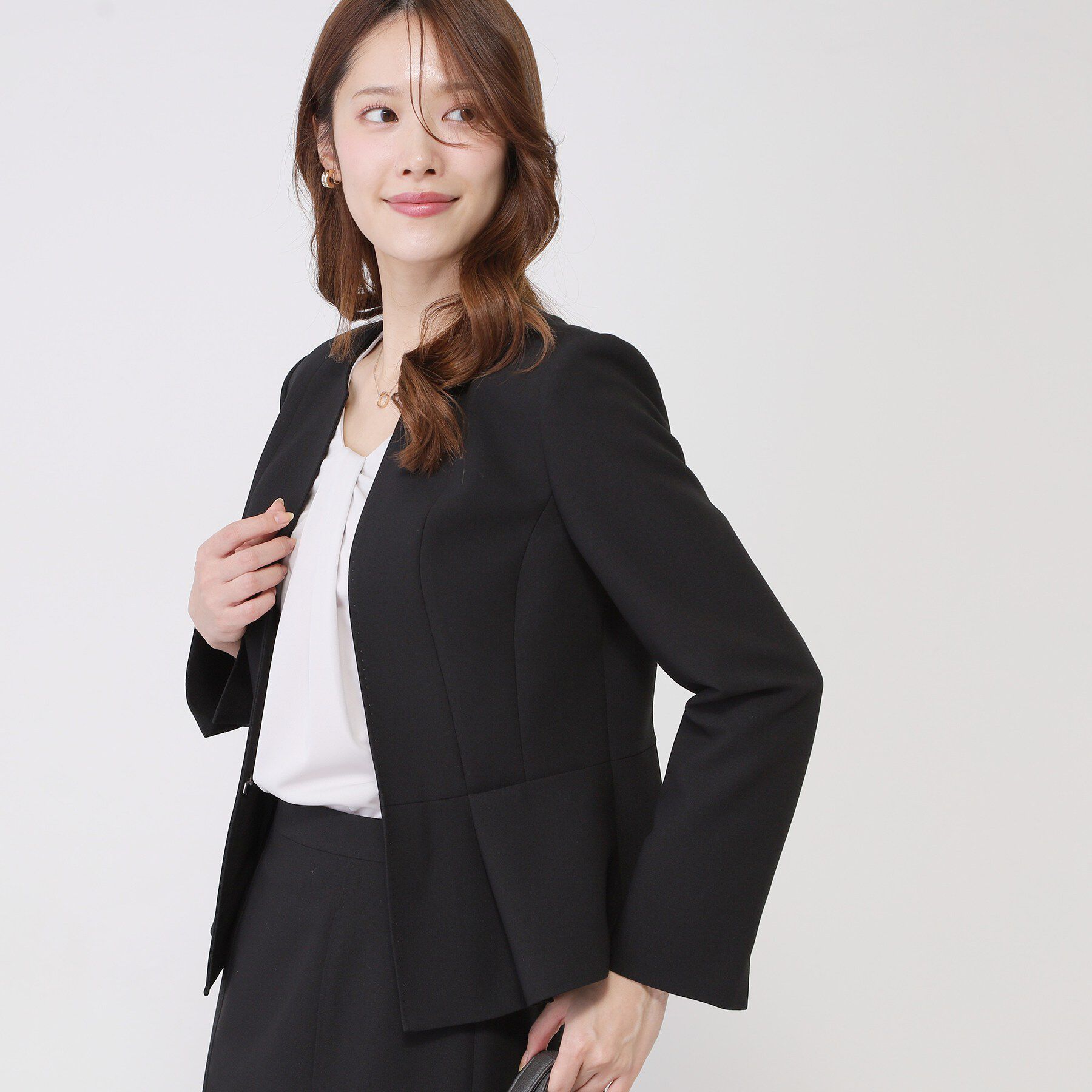 COUP DE CHANCE「【手洗い可／日本製／スーツ可】ペプラムデザイン　カラーレスジャケット」|ノーカラージャケット|