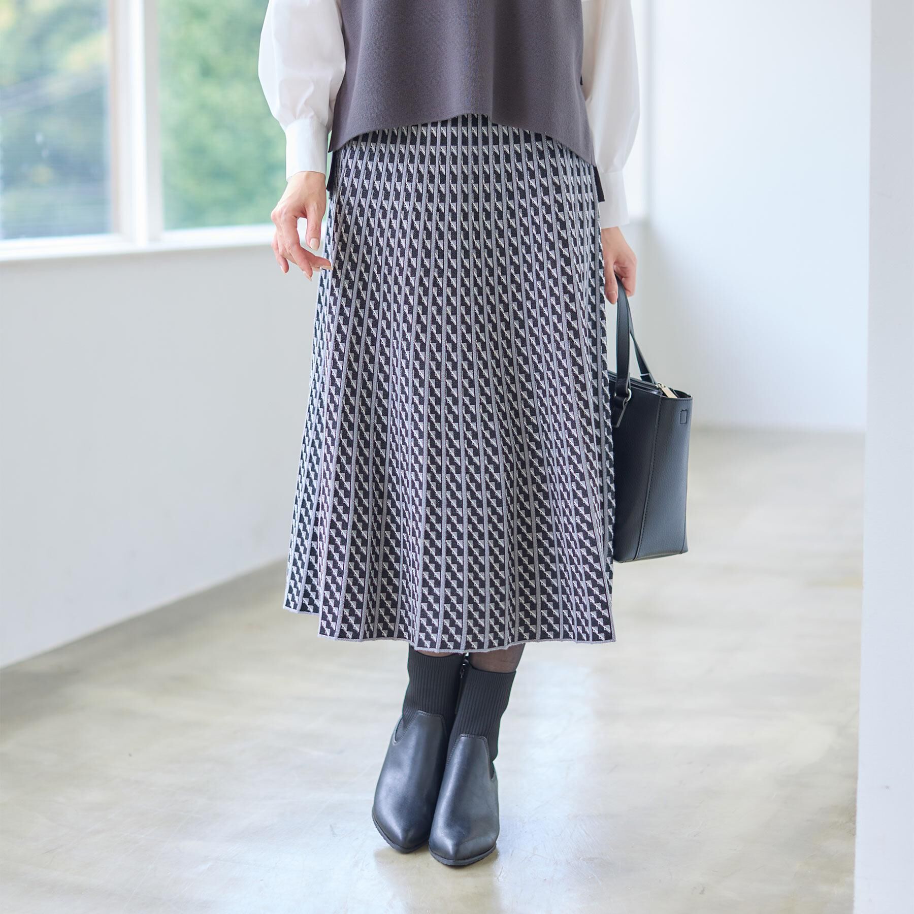 Reflect「【WEB先行カラーあり／セットアップ可】幾何調柄ニットスカート」|スカート|チャコールグレー(4