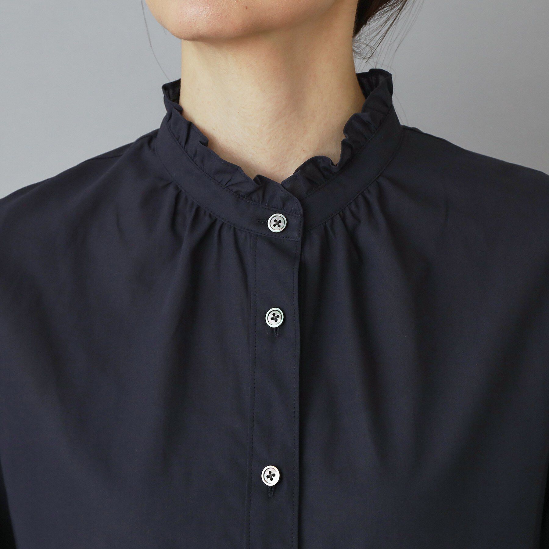 DRESSTERIOR「【ウォッシャブル/通勤】スタンドフリル ブラウス」|シャツ・ブラウス|