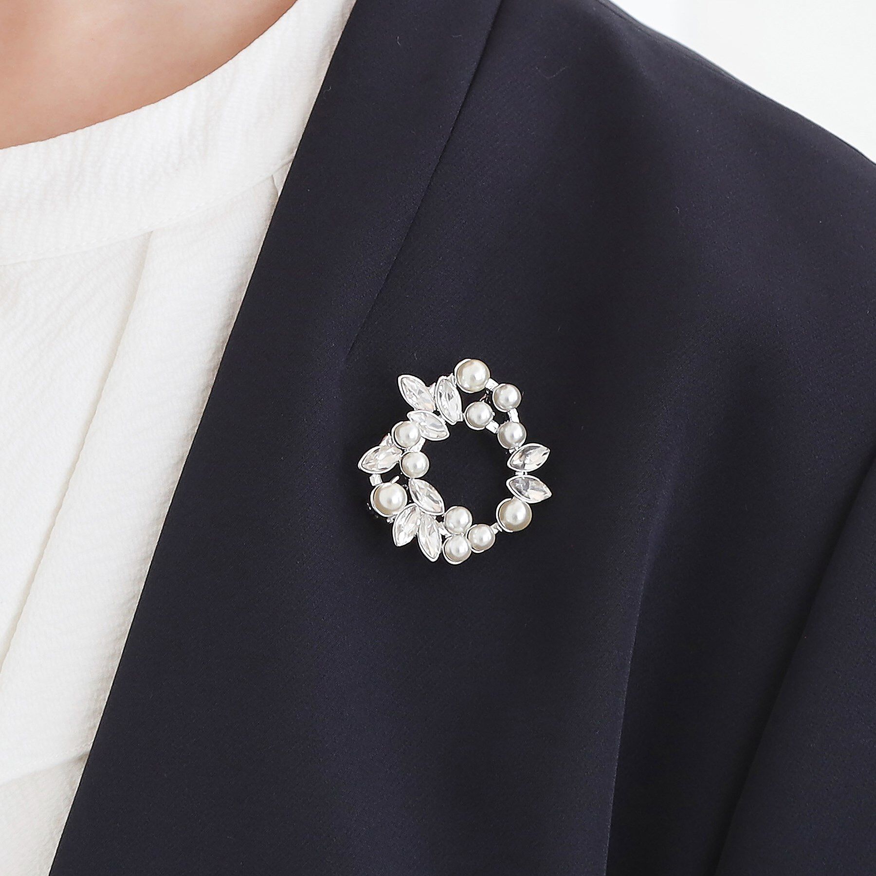 grove「リーフビジューパール調ブローチ」|ブローチ・コサージュ|