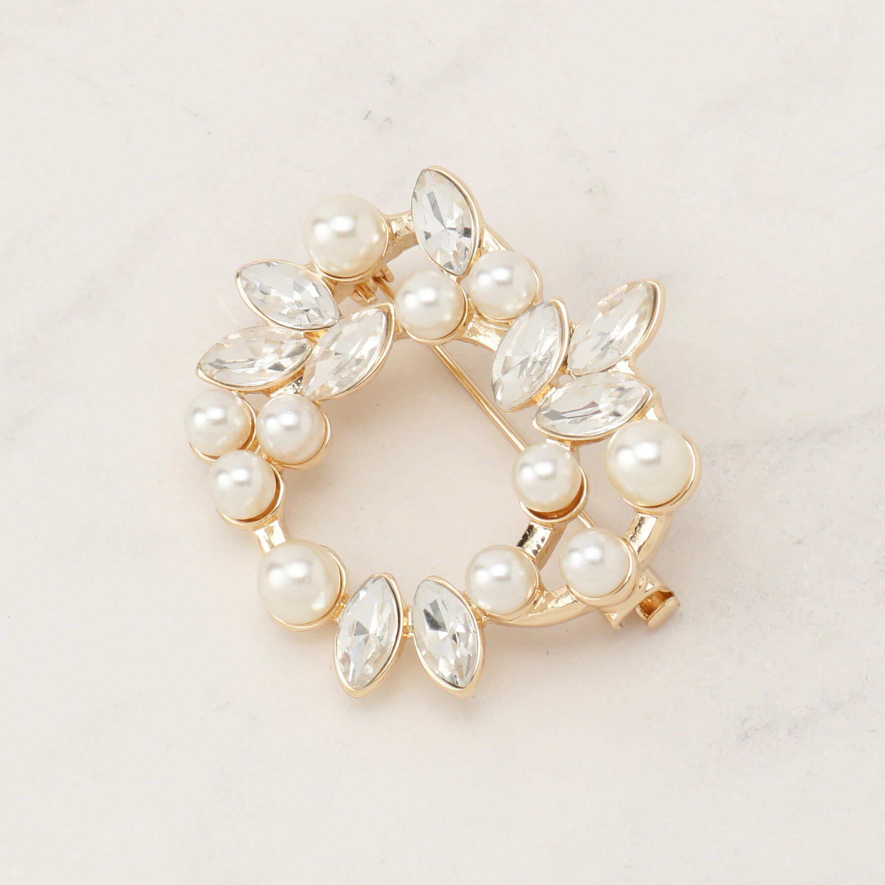 grove「リーフビジューパール調ブローチ」|ブローチ・コサージュ|ゴールド(007)