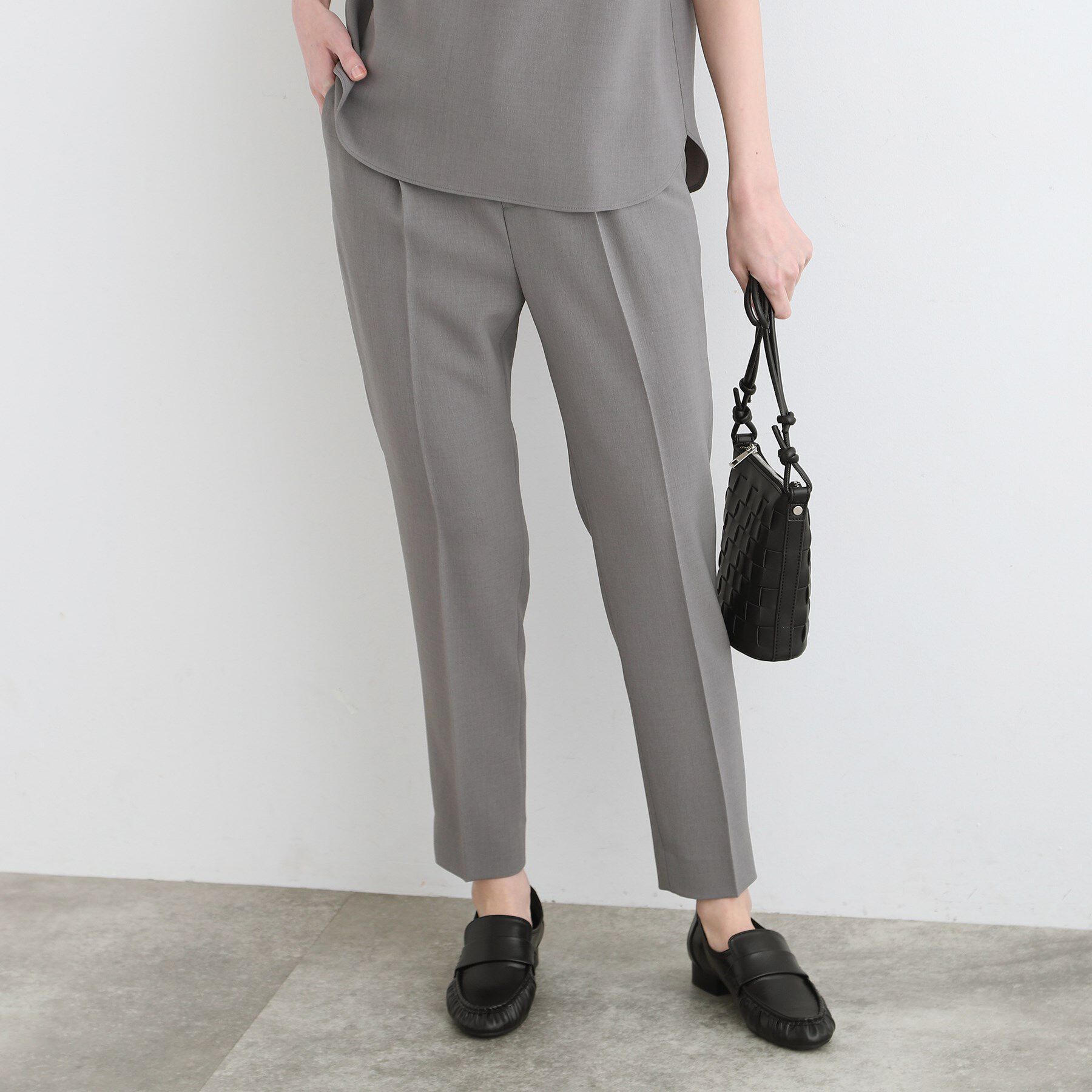 INDIVI「【定番スーツ／UVケア／洗える】ウール調タックテーパードパンツ」|スーツ|グレー(012)