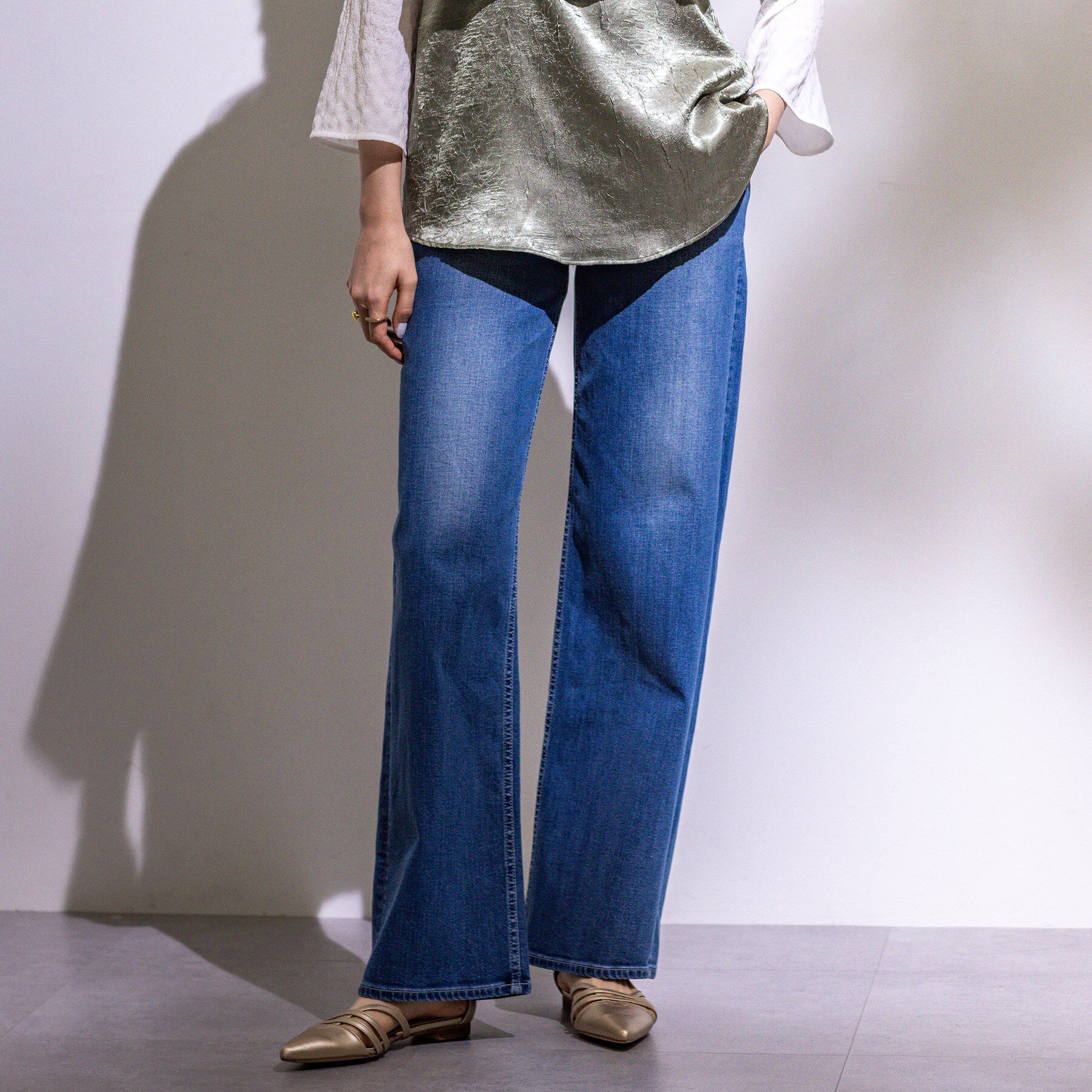 INDIVI「【褒められデニム】ワイドストレート デニムパンツ」|デニム|クリアブルー(092