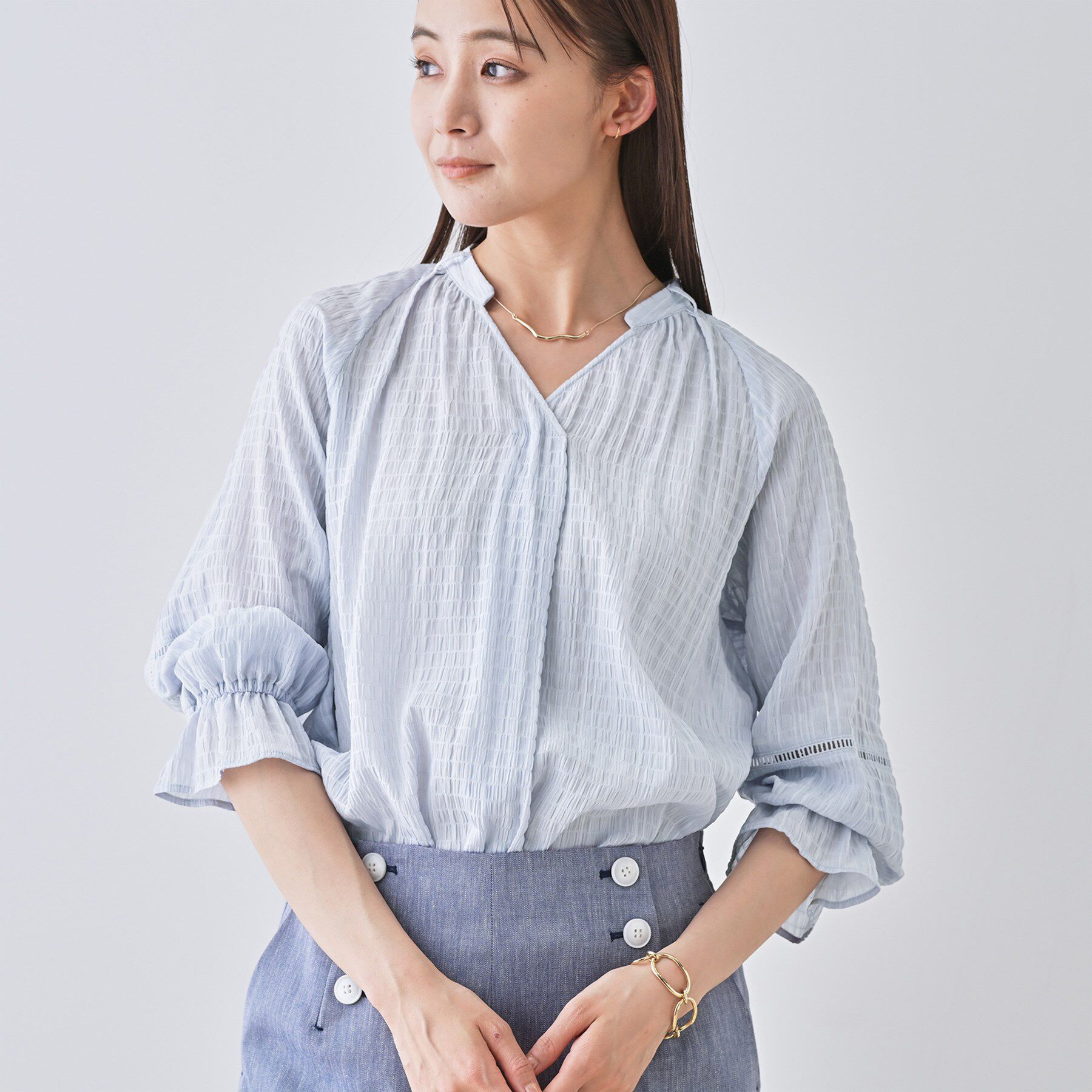 INDIVI「【洗える／シャーリング素材】ボリューム袖エアリーブラウス」|シャツ・ブラウス|