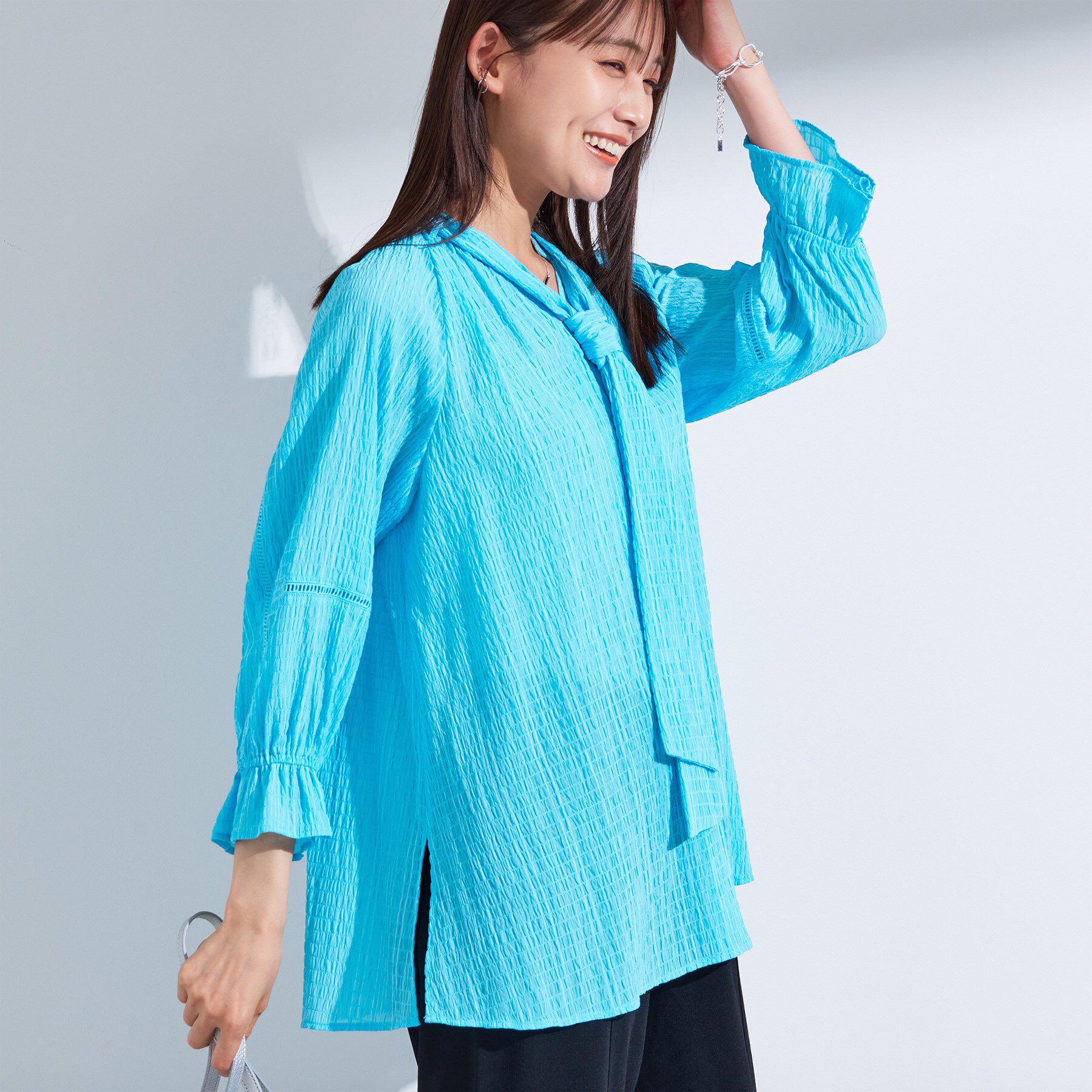 INDIVI「【洗える／シャーリング素材】ボリューム袖エアリーブラウス」|シャツ・ブラウス|