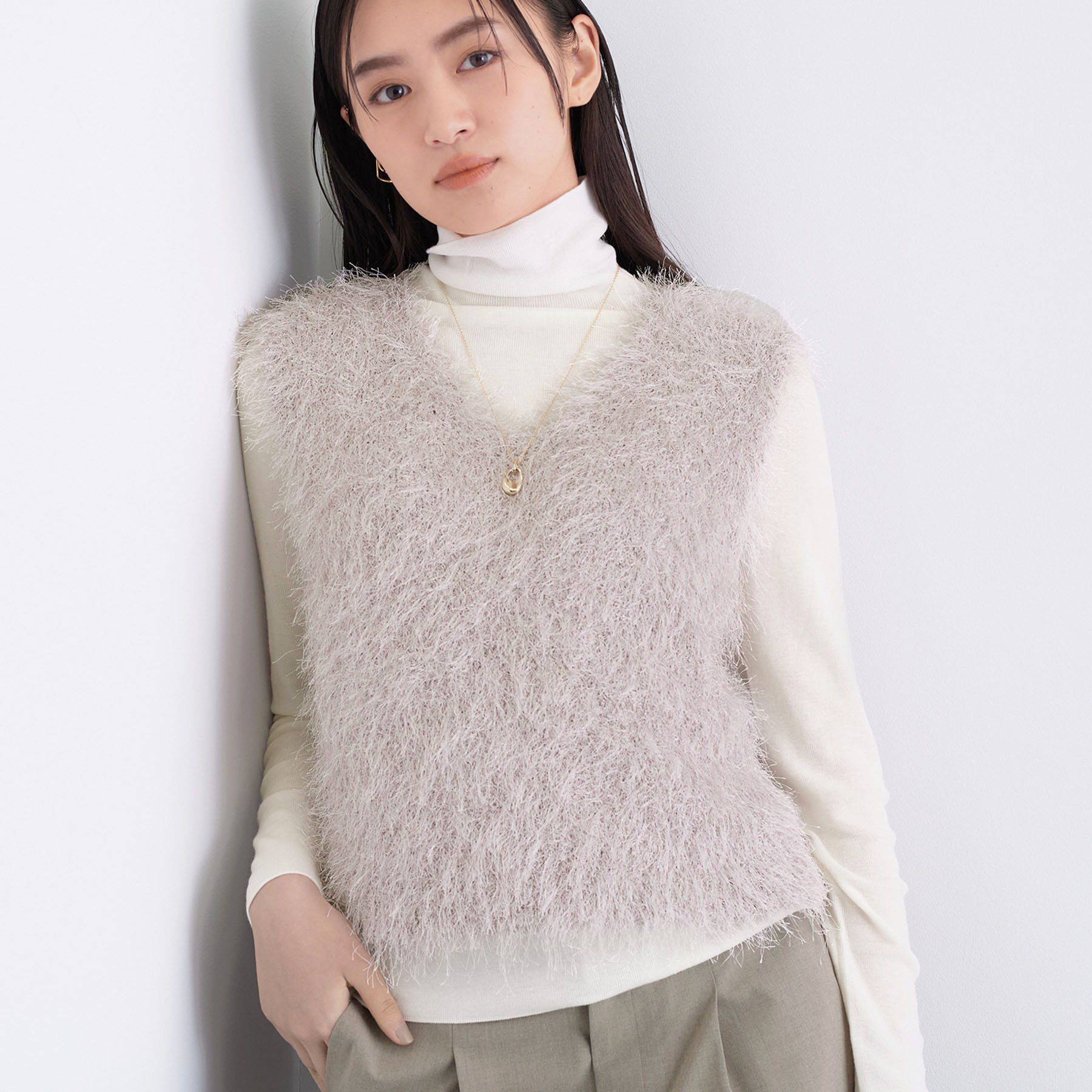 INDIVI「フェザーモールニットベスト」|ニット・セーター|グレージュ(050)