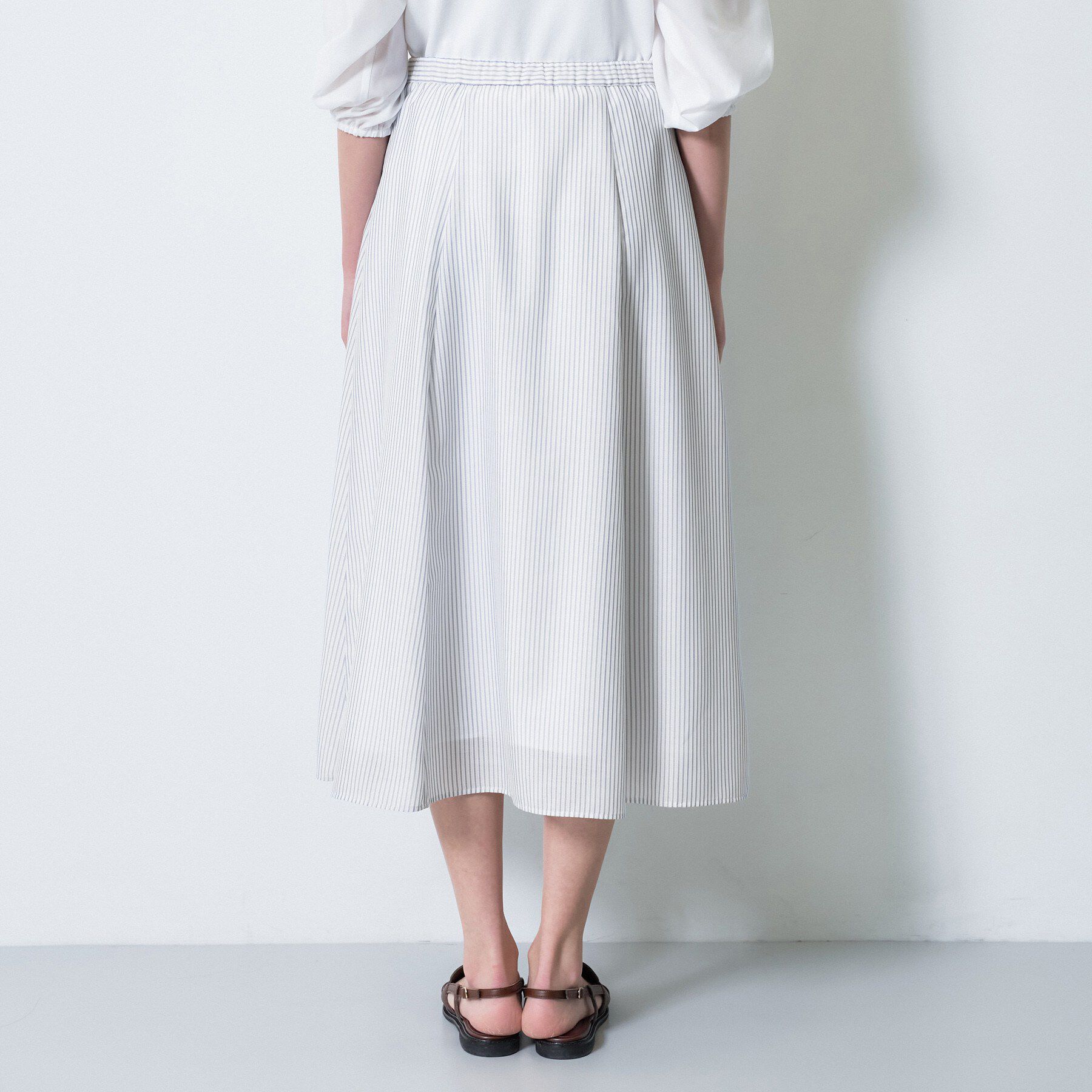 INDIVI「【洗える／SETUP可能】シアーシャンブレータックフレアスカート」|スカート|