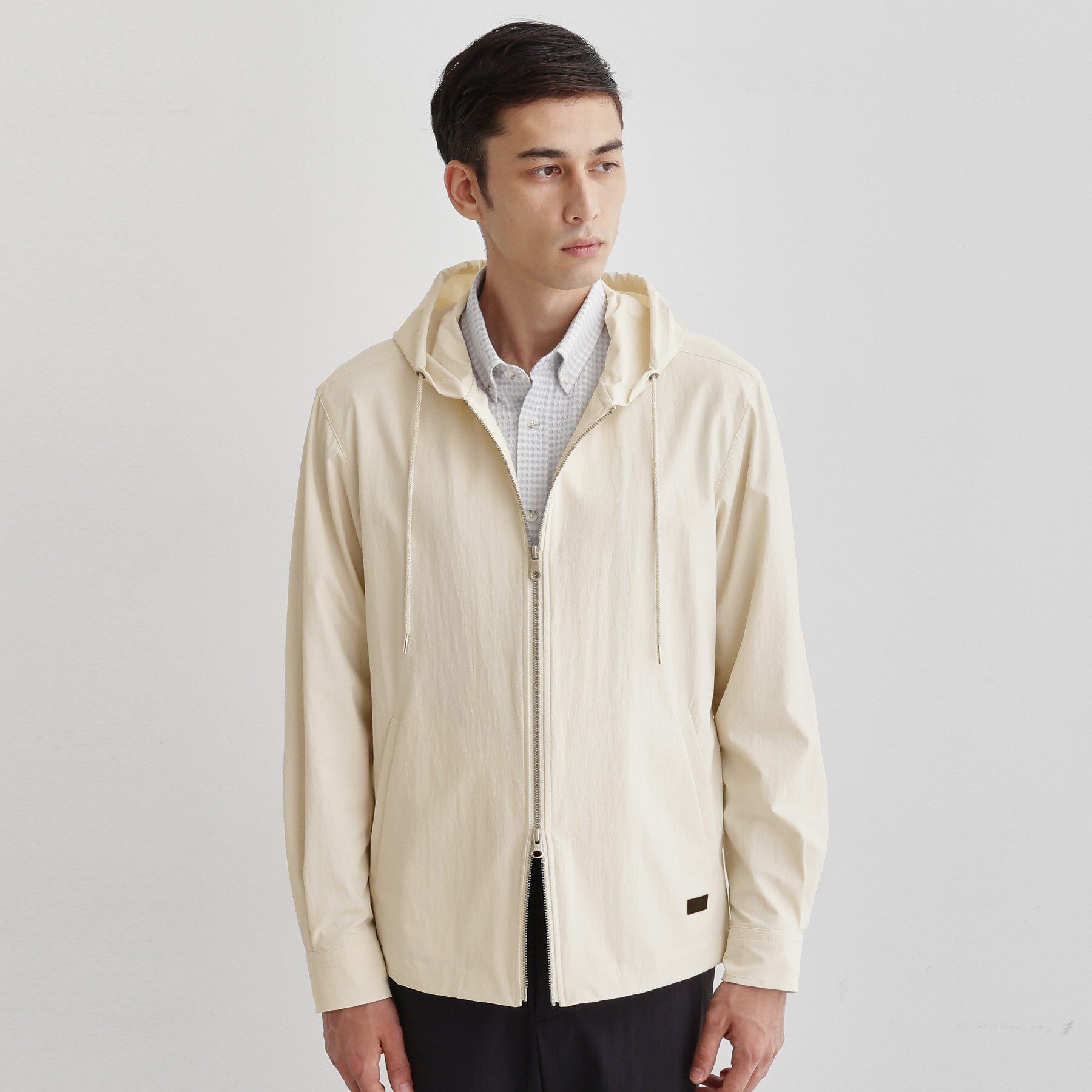 TAKEO KIKUCHI「【3D ナイロン ストレッチ】ジップアップ フードブルゾン」|ブルゾン・スタジャン|アイボリー(004)