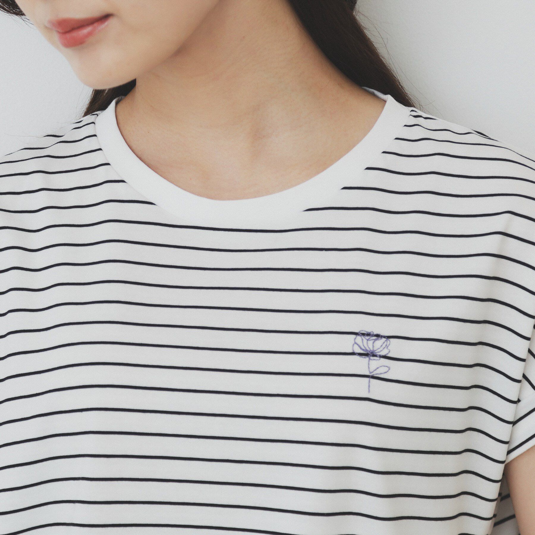 index「《6色展開/S-3Lサイズ》フラワー刺繍Tシャツ【汗ジミ防止/吸水速乾/接触冷感/UVケア/洗濯機洗」|Tシャツ・カットソー|