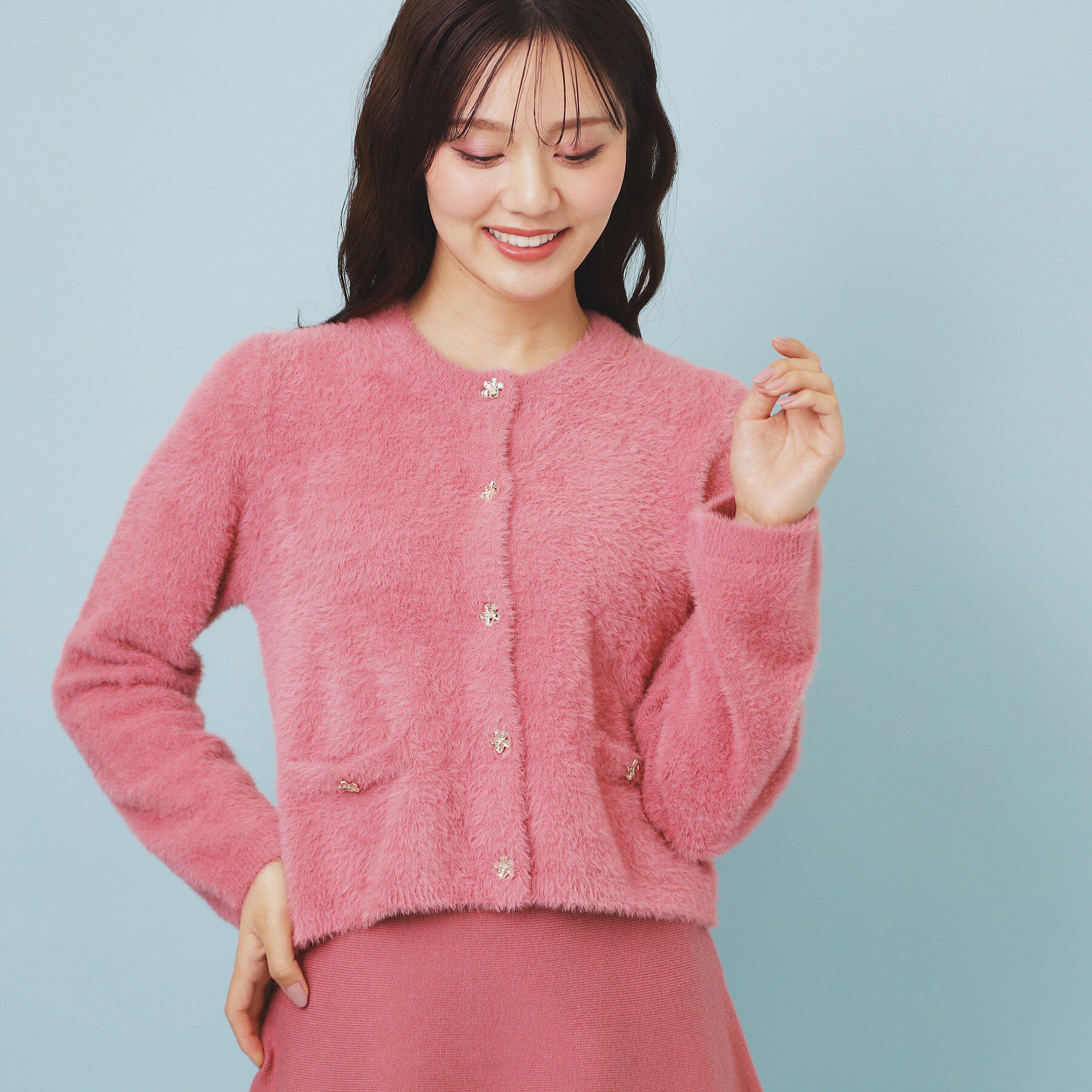 index「フェザーヤーンフラワーボタンカーディガン【洗濯機OK】」|カーディガン|ピンク(073)